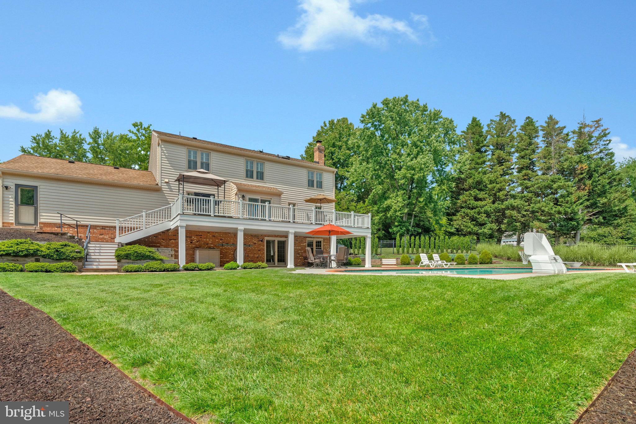 HOLLY KNOLL - Residential