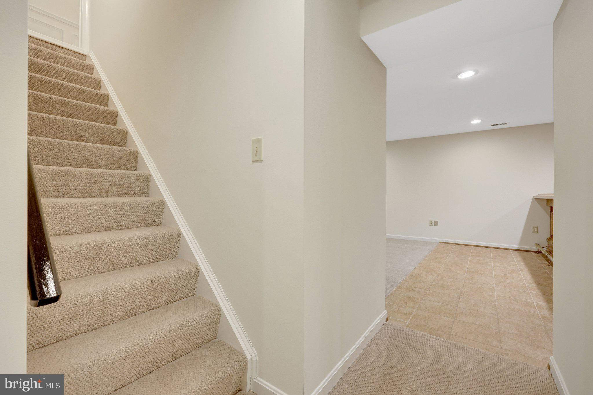 HOLLY KNOLL - Residential