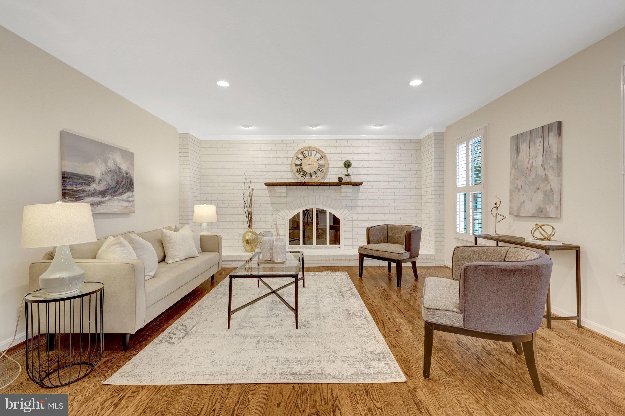 HOLLY KNOLL - Residential