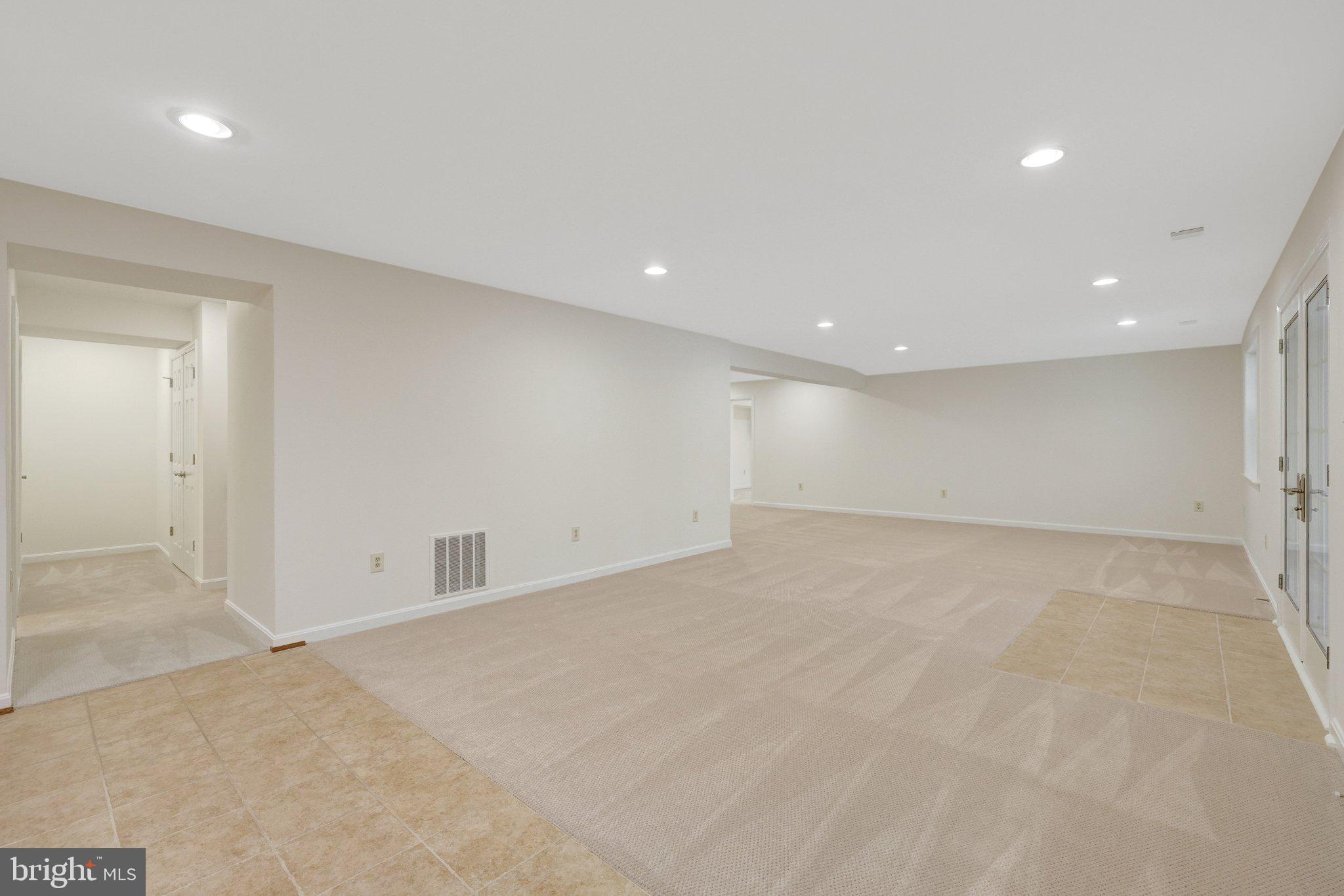 HOLLY KNOLL - Residential