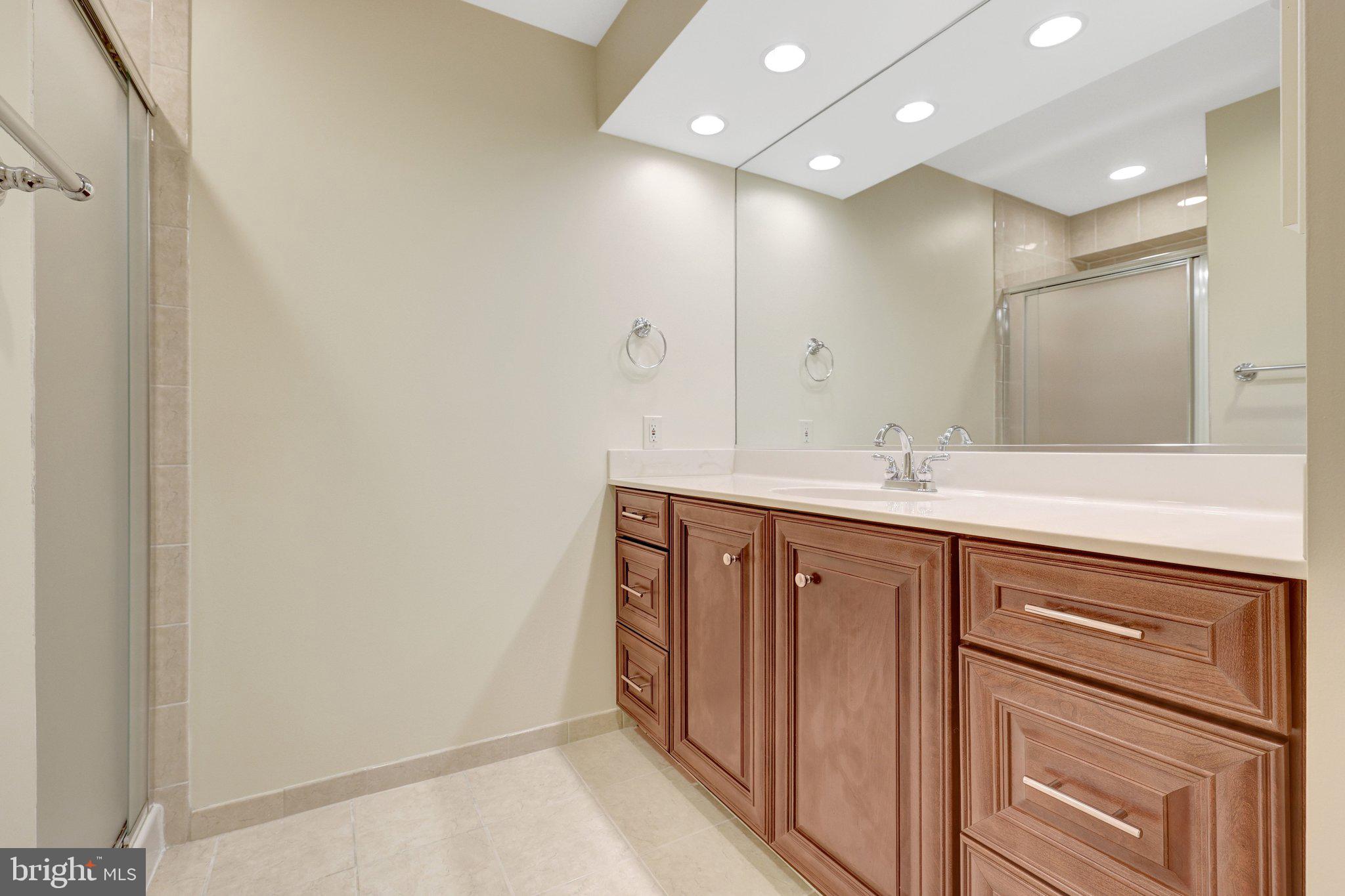 HOLLY KNOLL - Residential