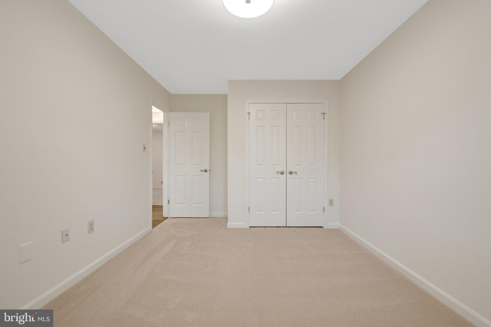 HOLLY KNOLL - Residential