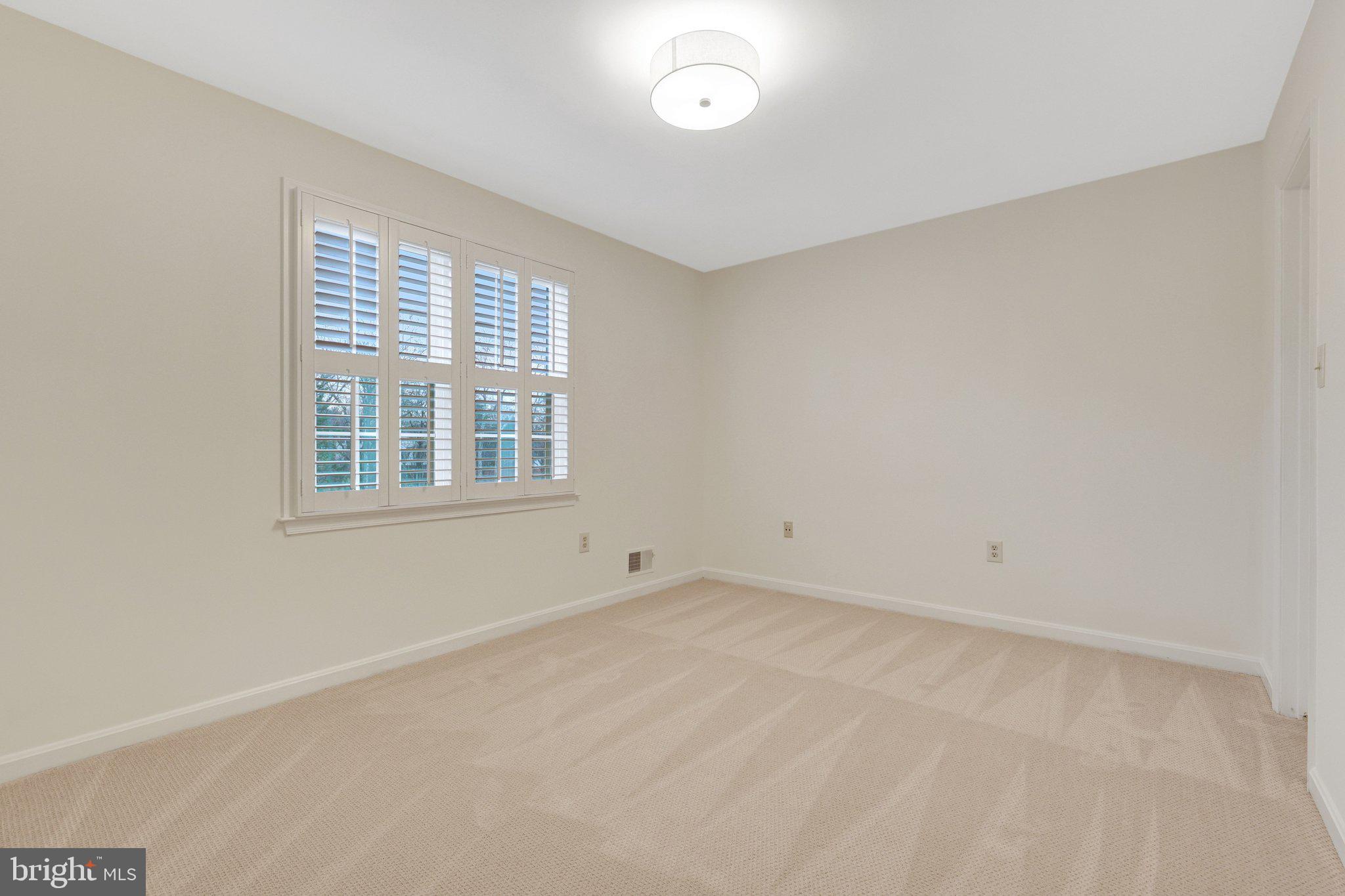 HOLLY KNOLL - Residential