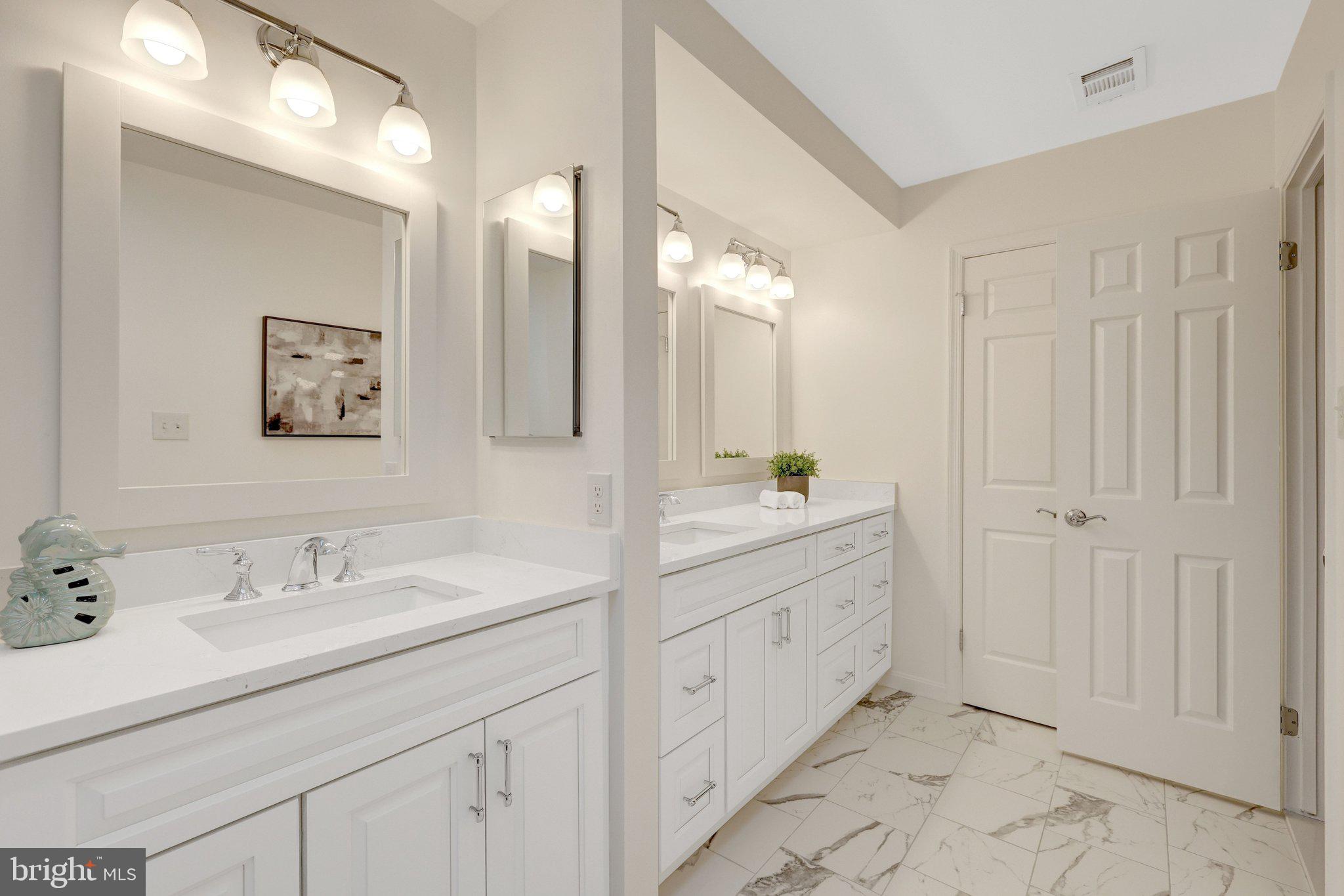 HOLLY KNOLL - Residential