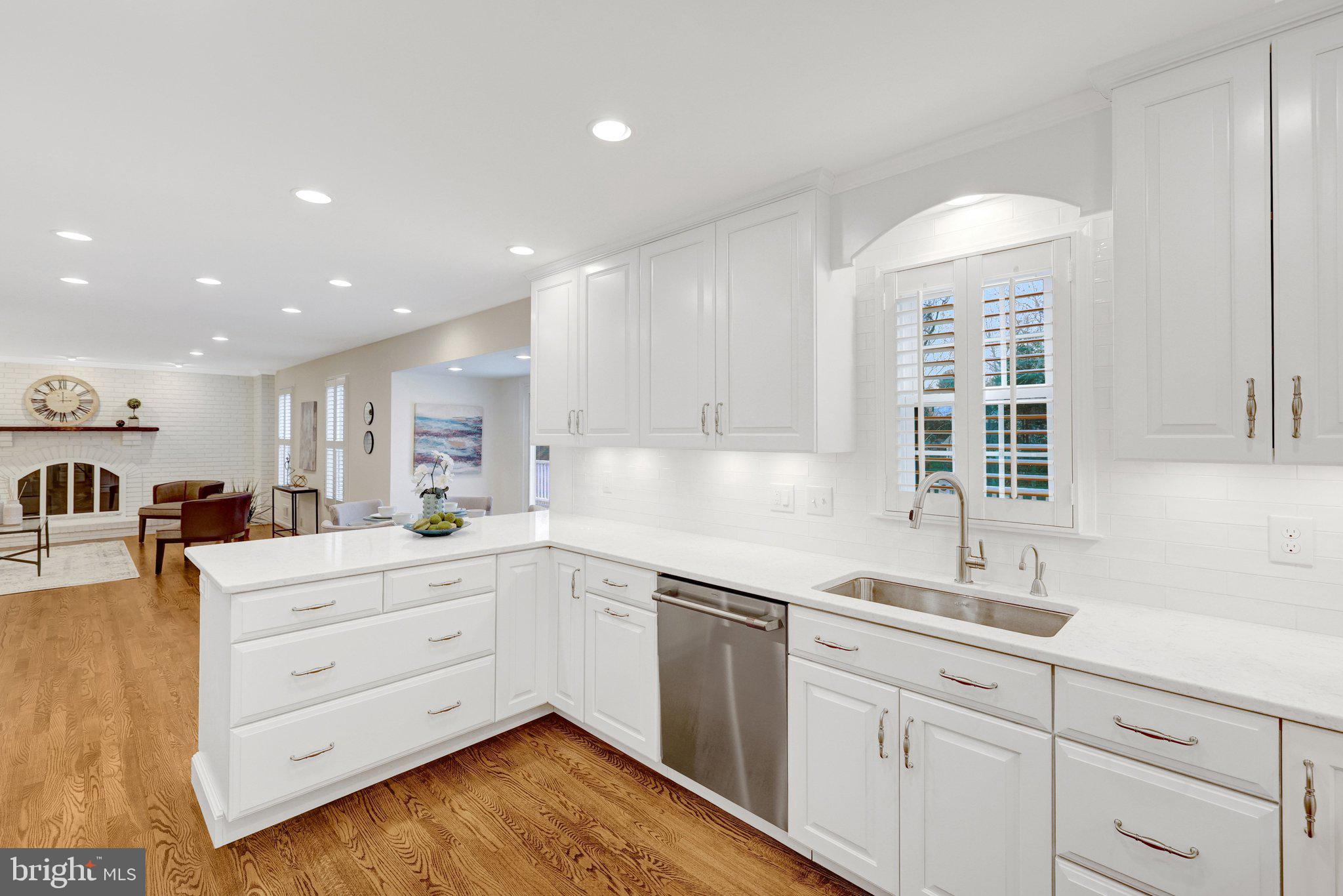 HOLLY KNOLL - Residential