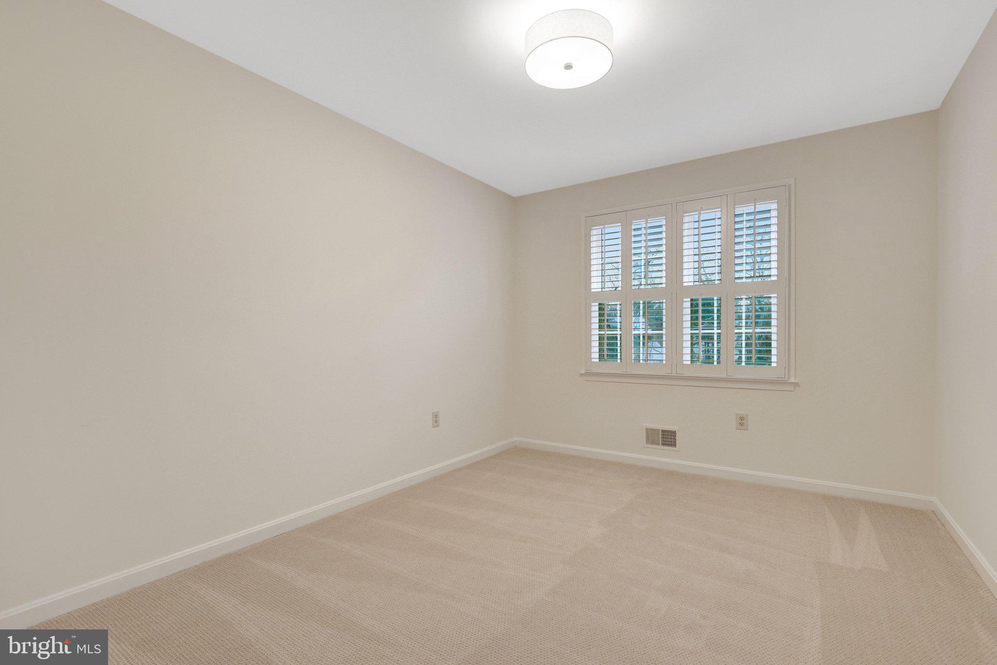 HOLLY KNOLL - Residential