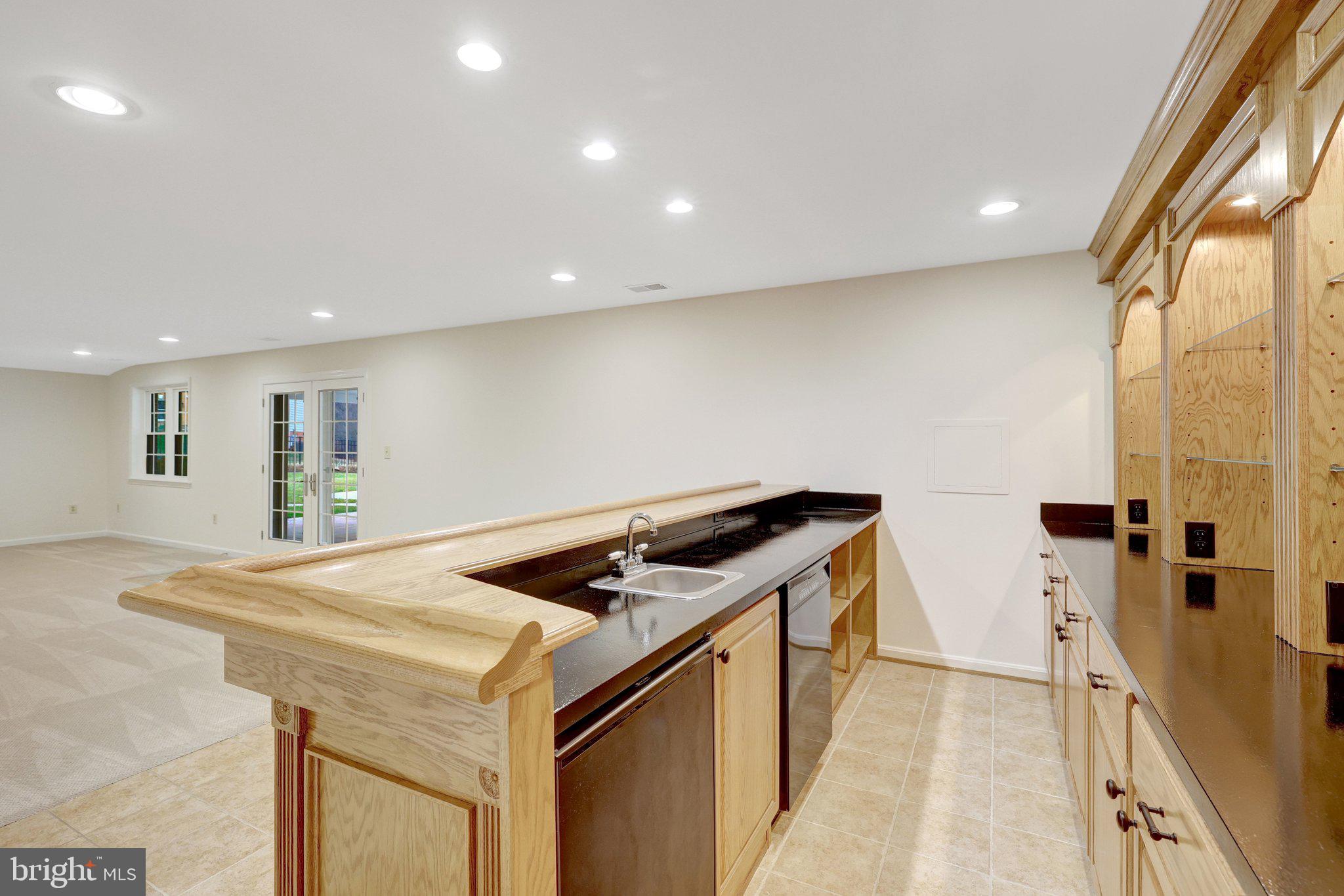 HOLLY KNOLL - Residential