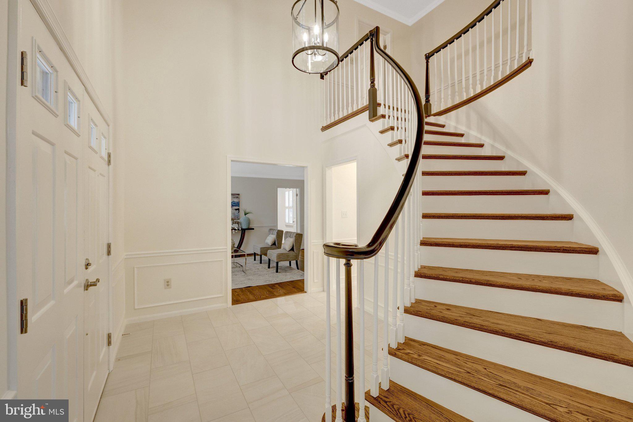 HOLLY KNOLL - Residential