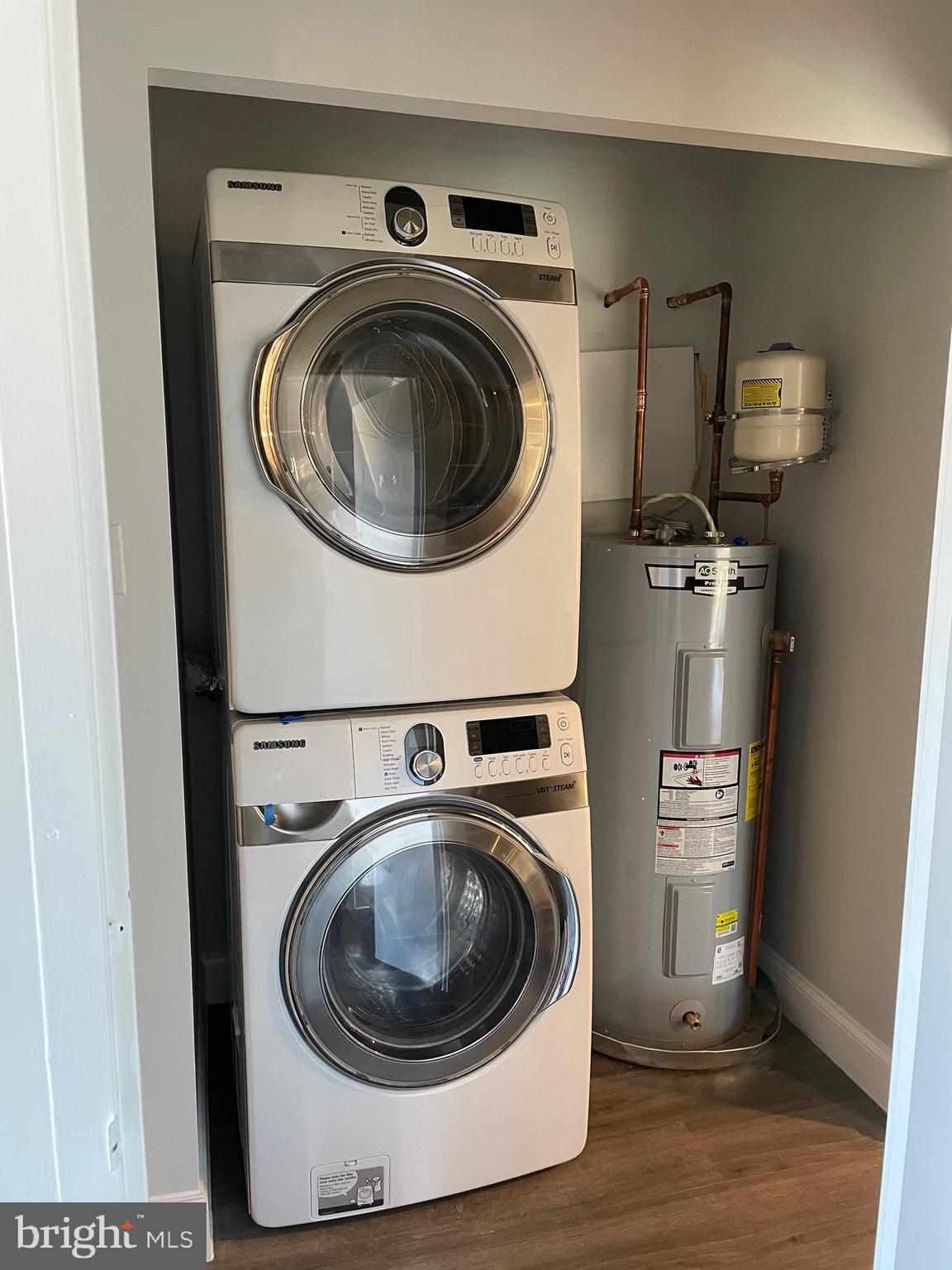 CENTER COURT - Residential