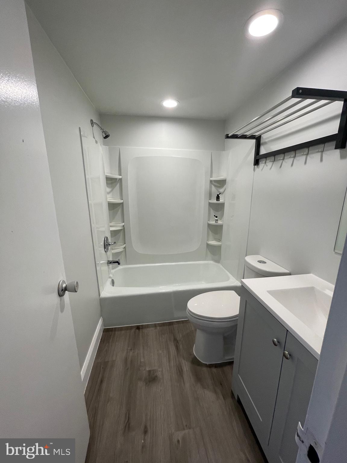 CENTER COURT - Residential