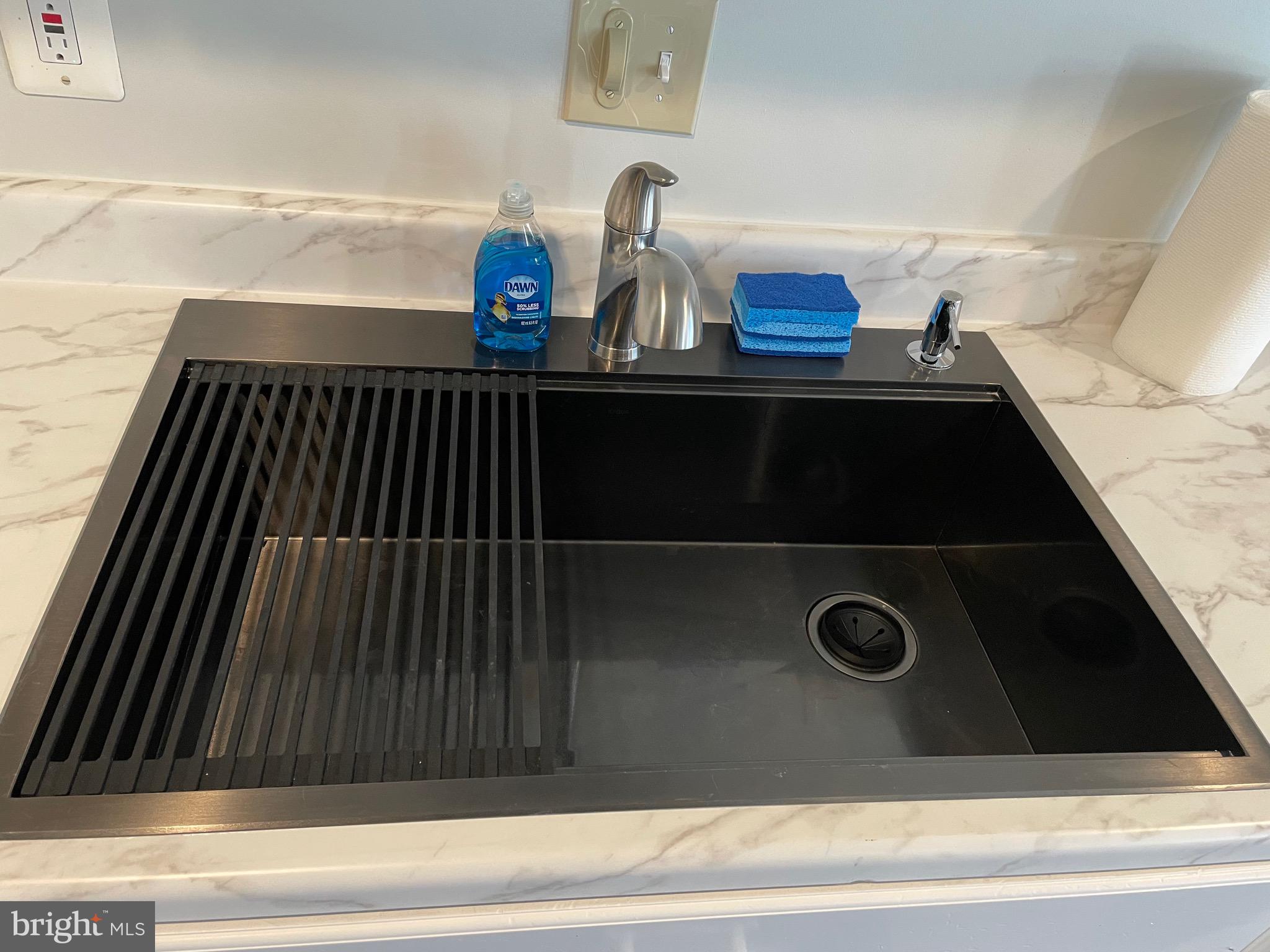 CENTER COURT - Residential