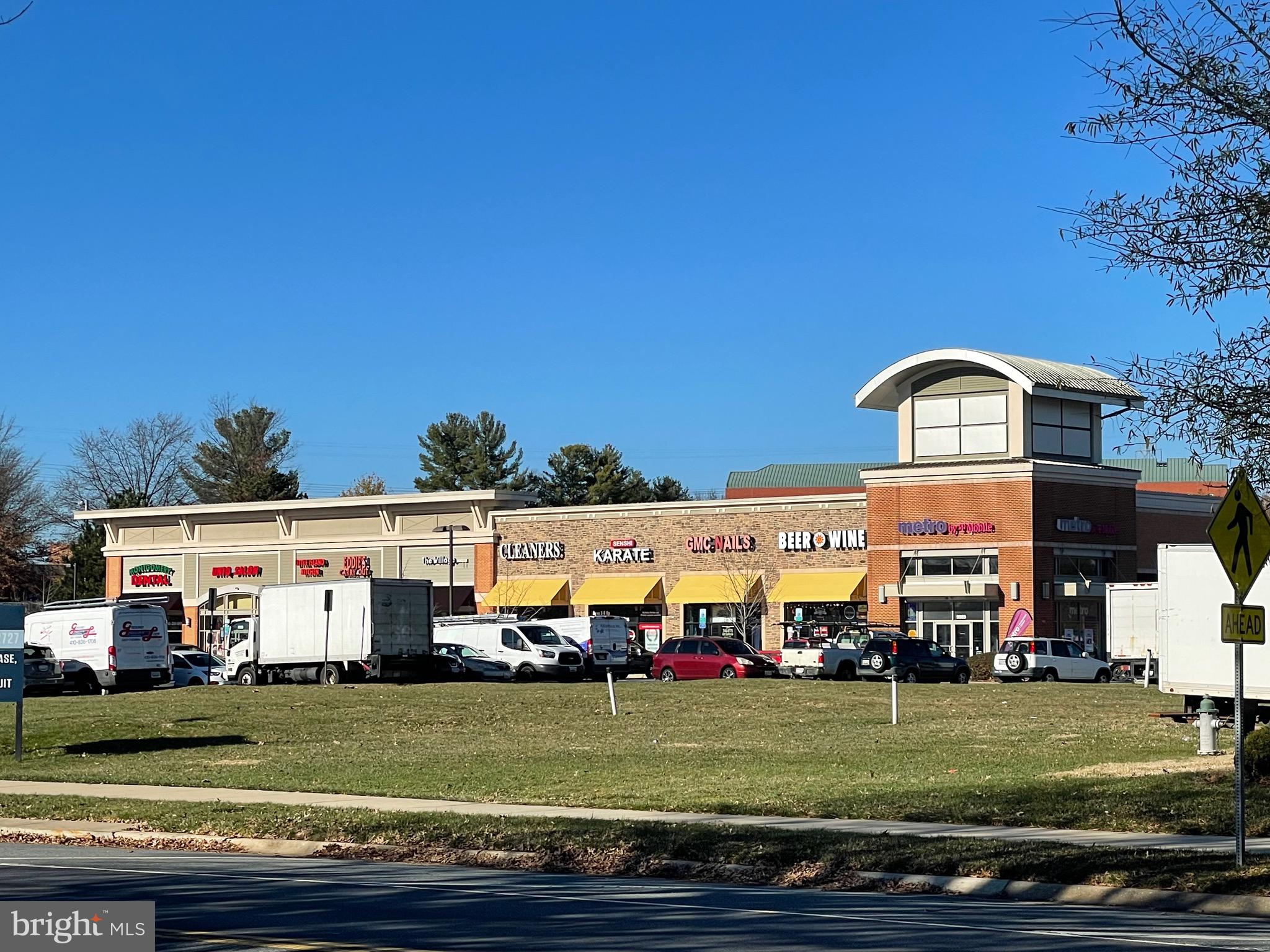 CENTER COURT - Residential