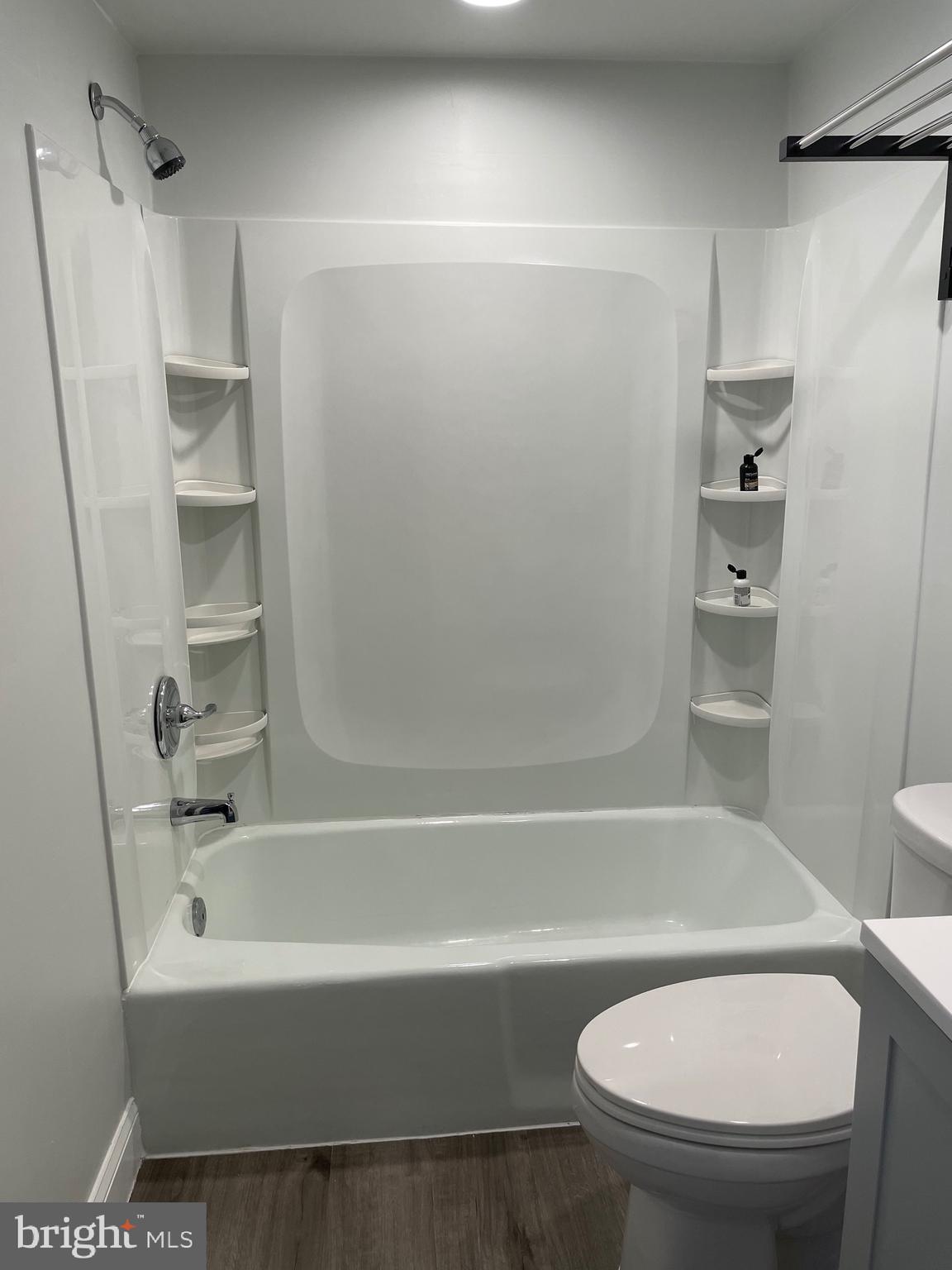 CENTER COURT - Residential