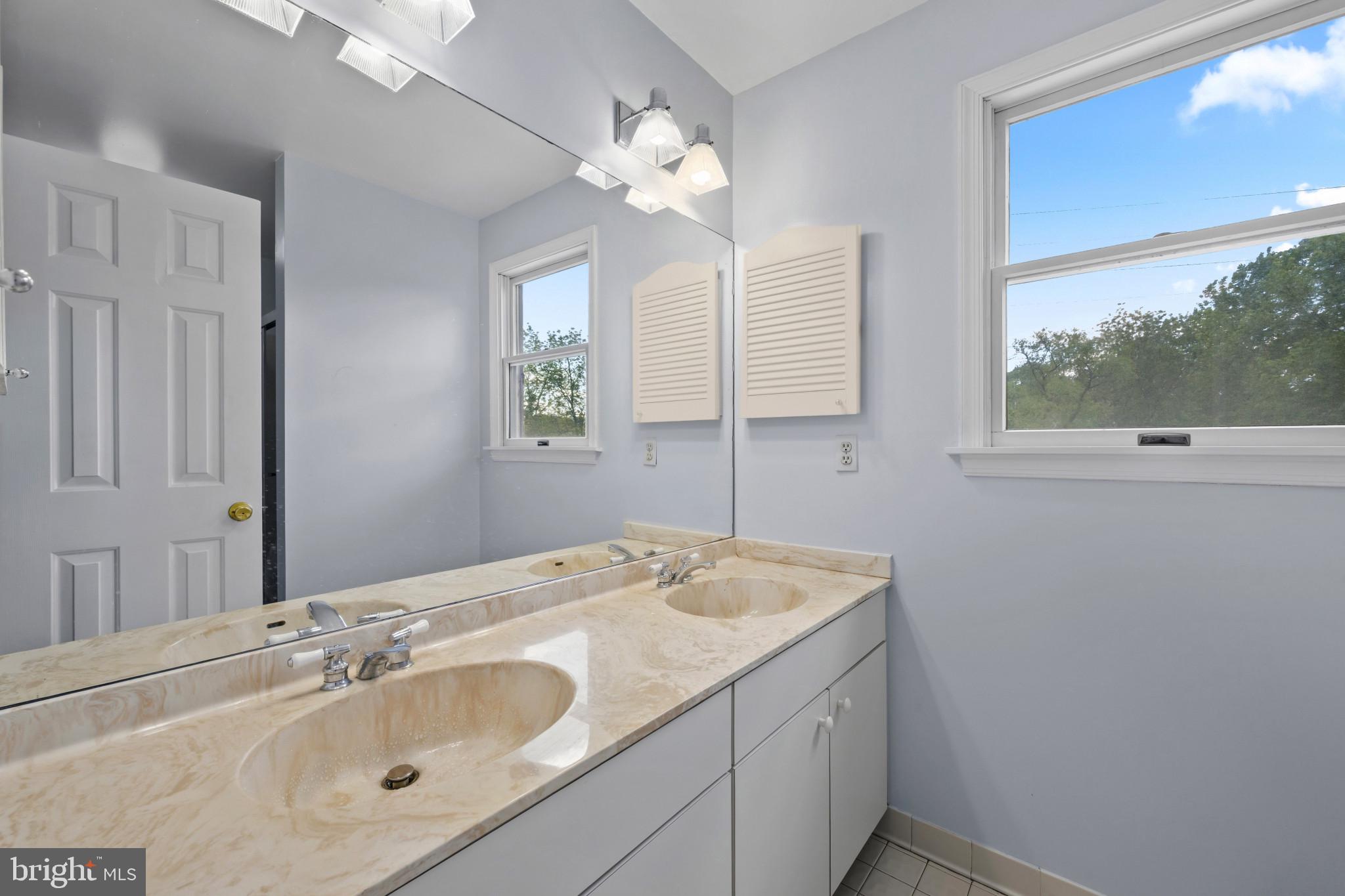 MOUNT HEBRON - Residential