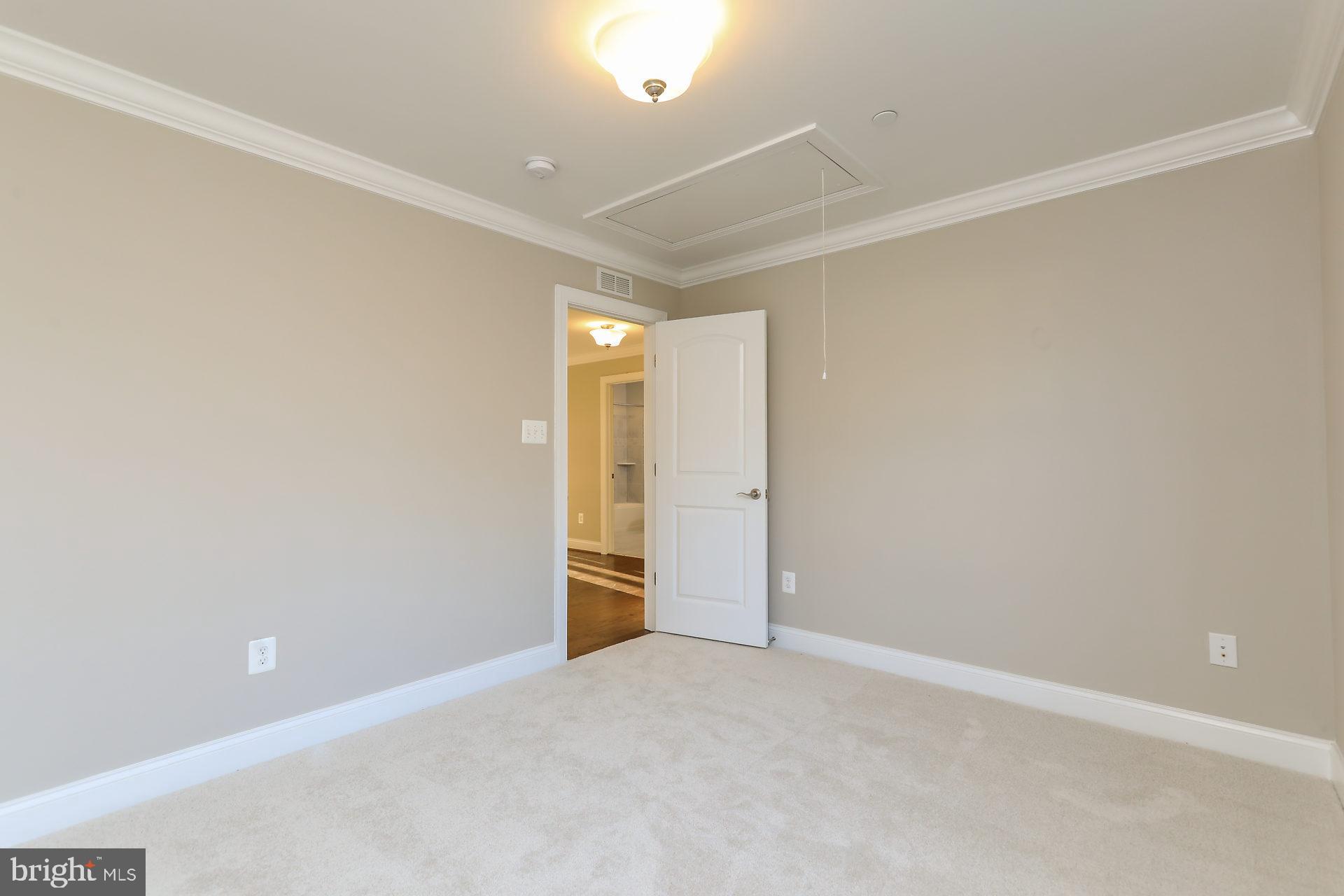 OAKLAND HALL - Residential