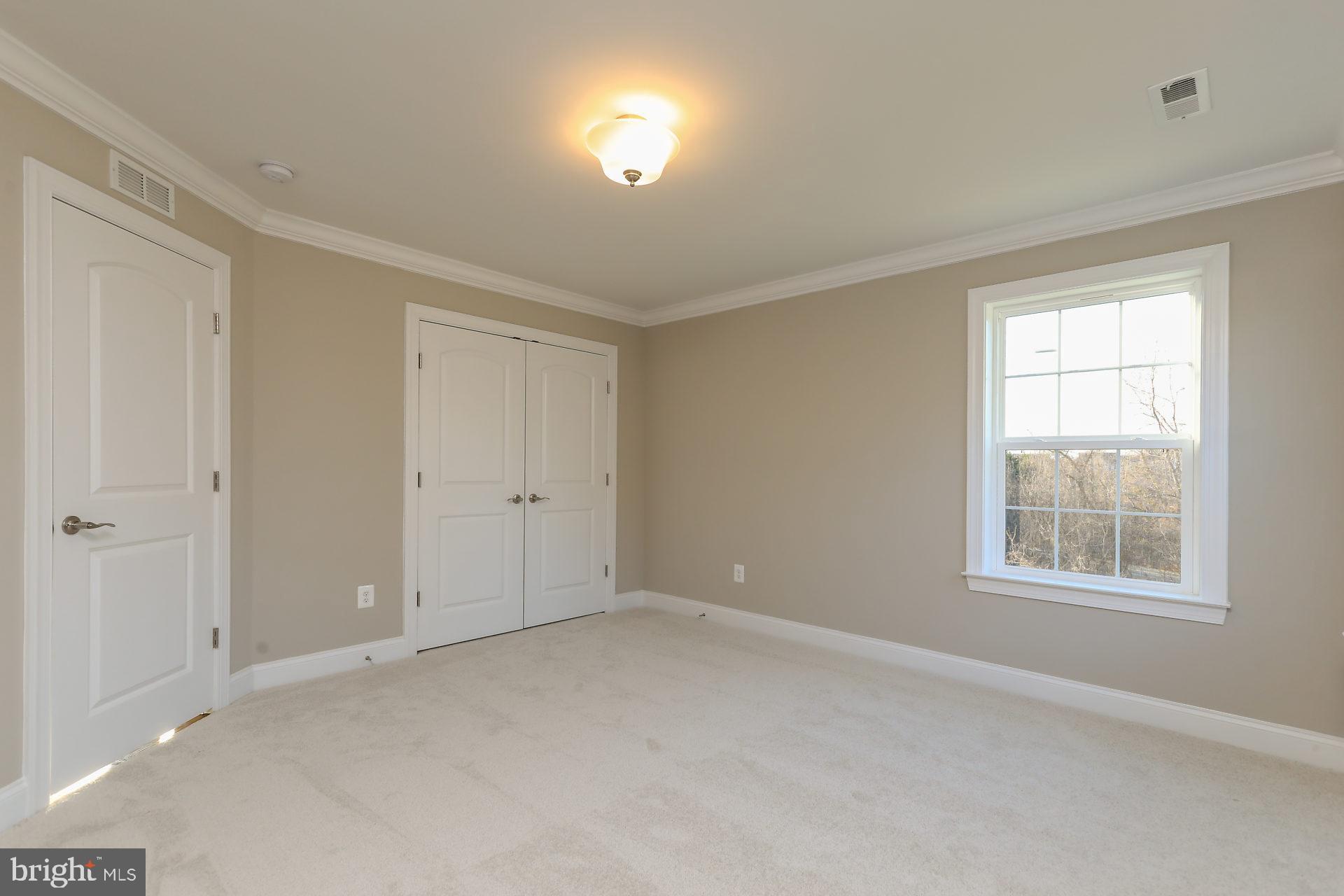 OAKLAND HALL - Residential