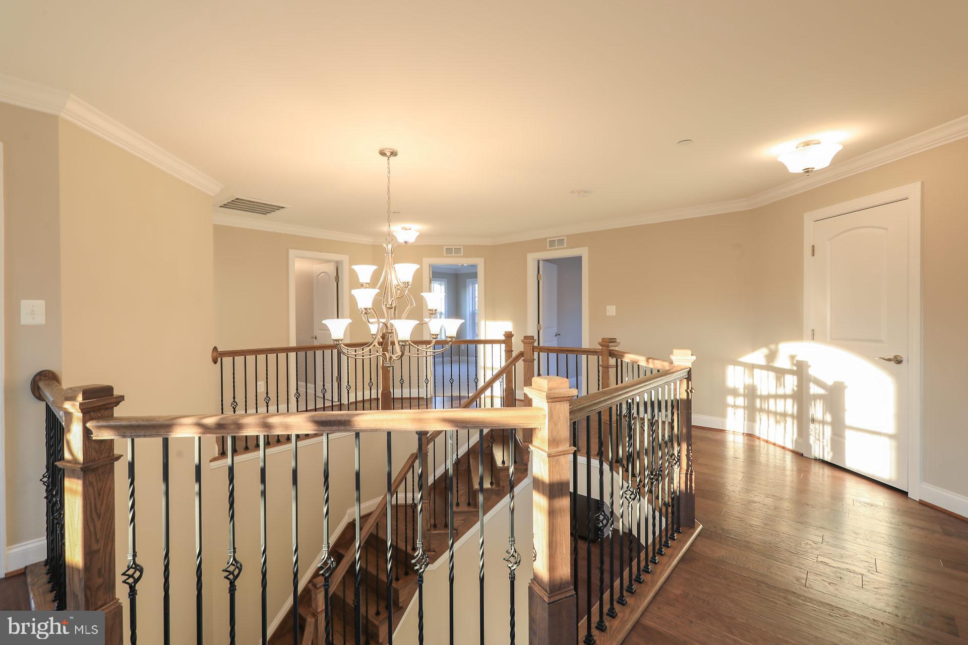 OAKLAND HALL - Residential