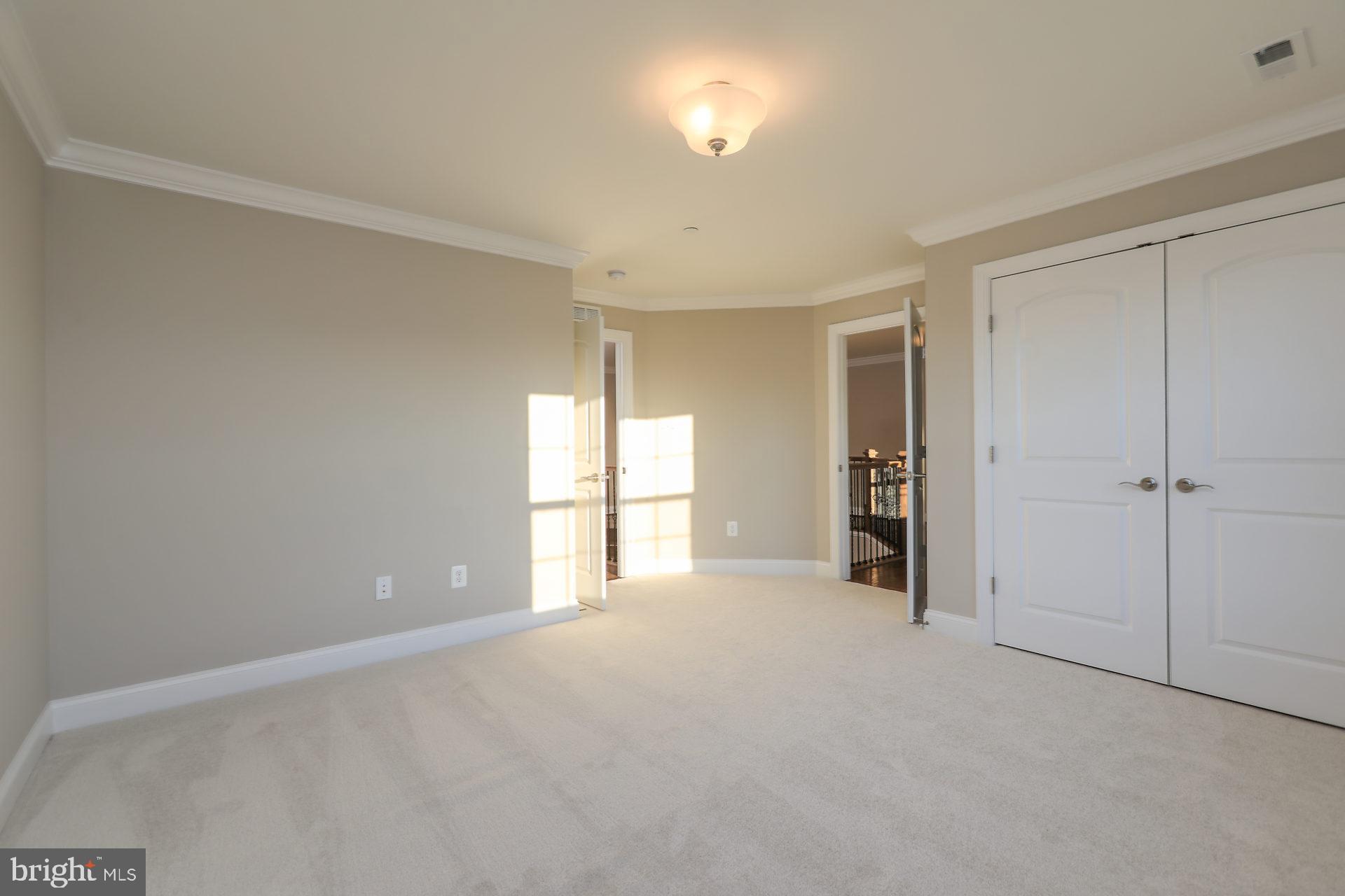 OAKLAND HALL - Residential