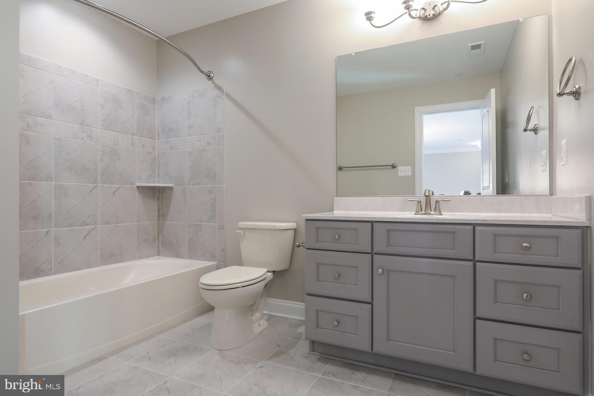 OAKLAND HALL - Residential