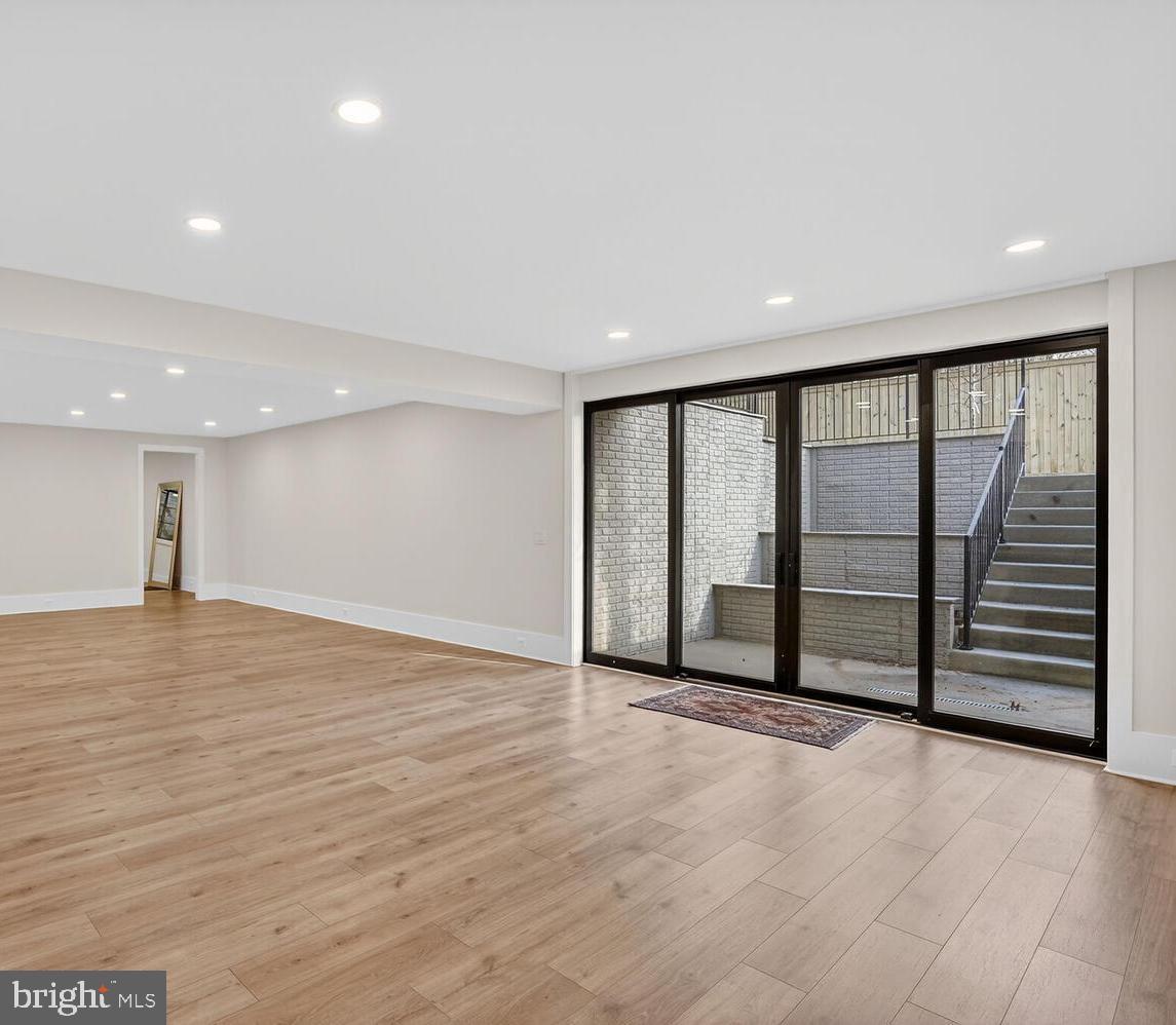 WAVERLY HILLS - Residential