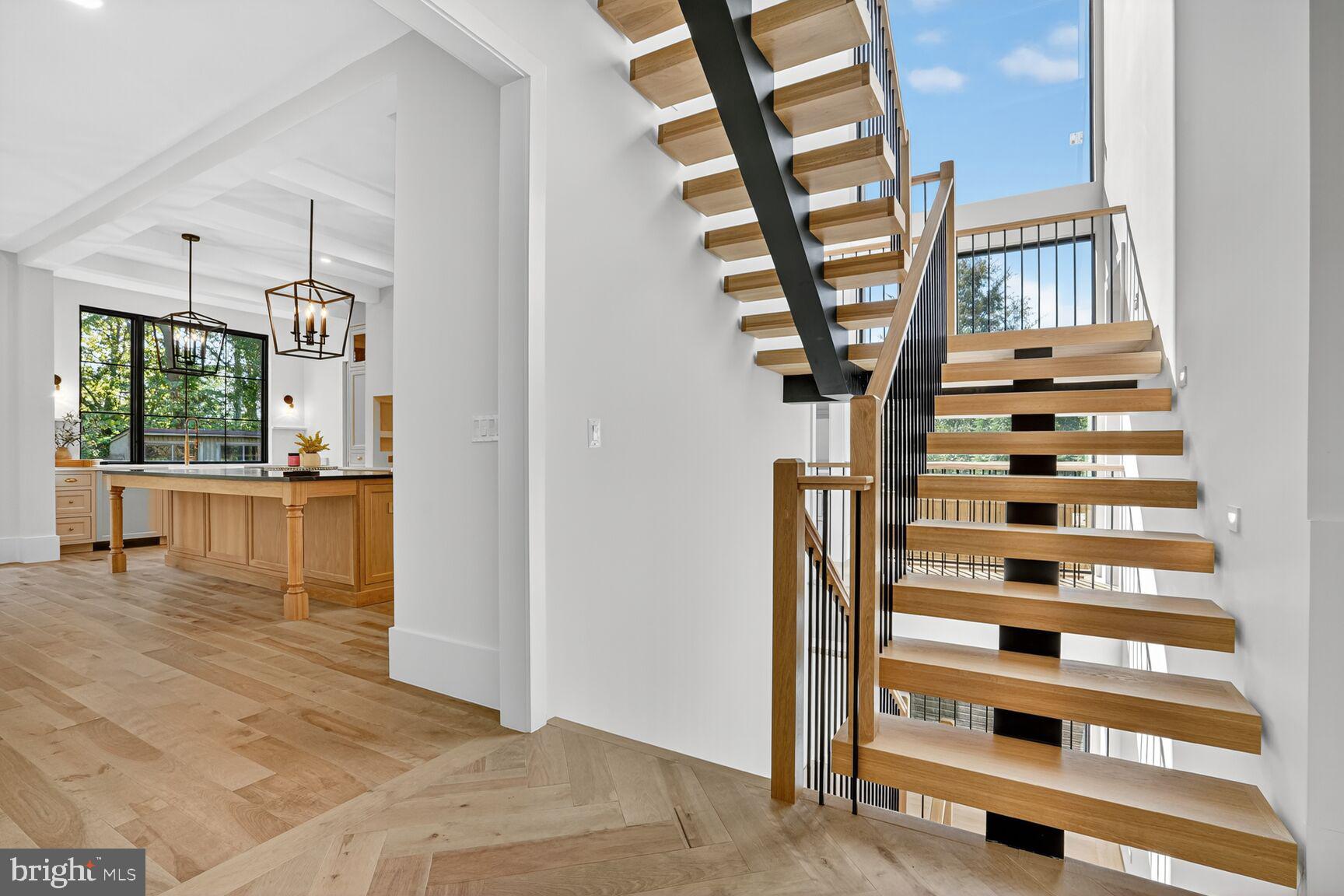 WAVERLY HILLS - Residential