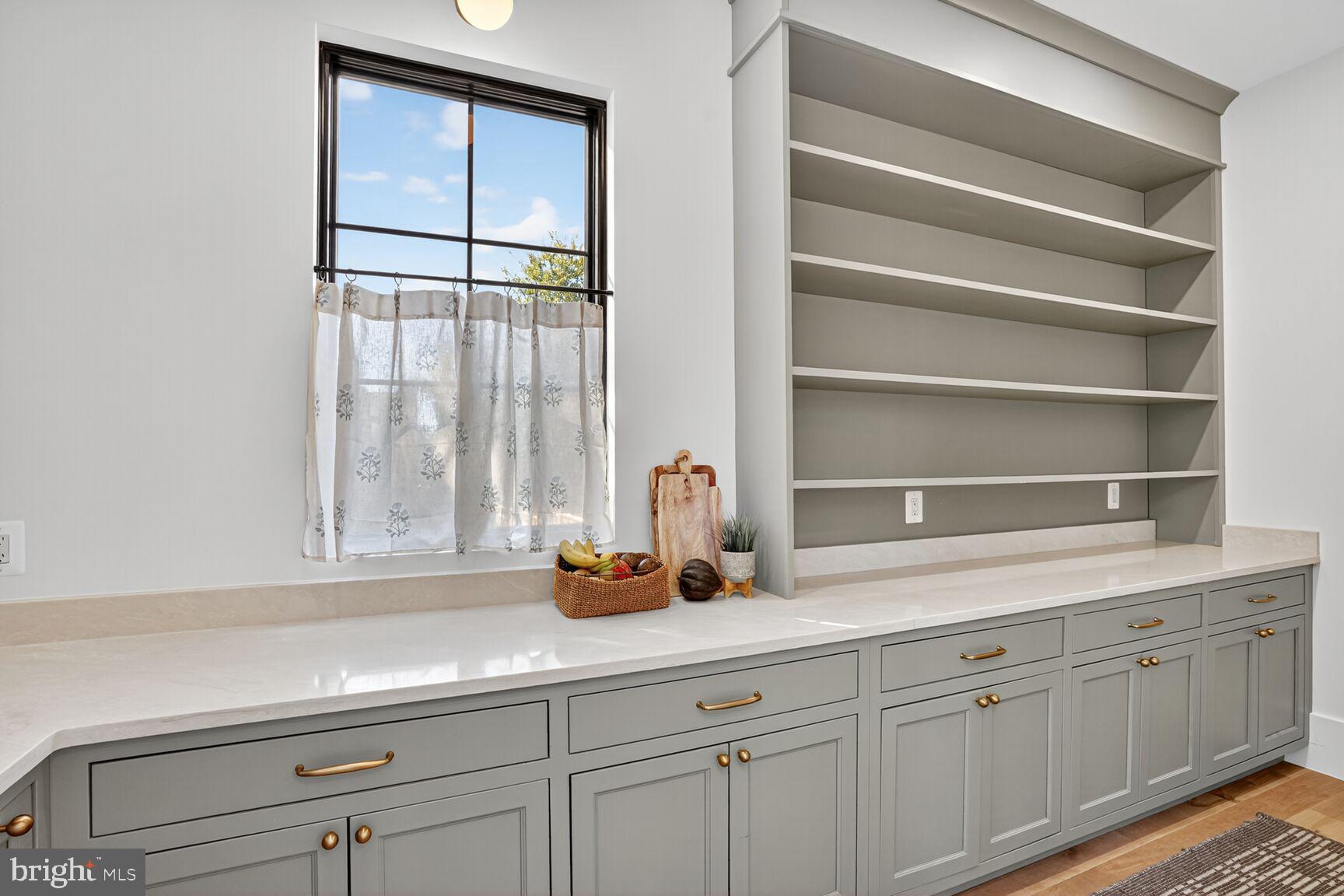 WAVERLY HILLS - Residential