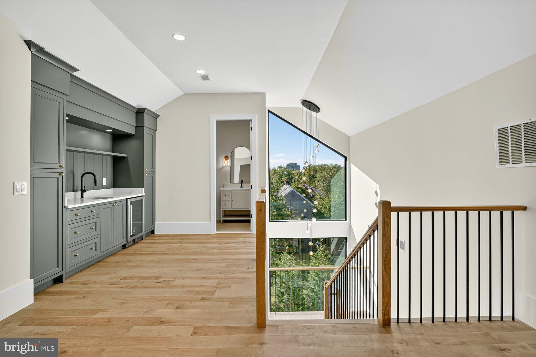 WAVERLY HILLS - Residential