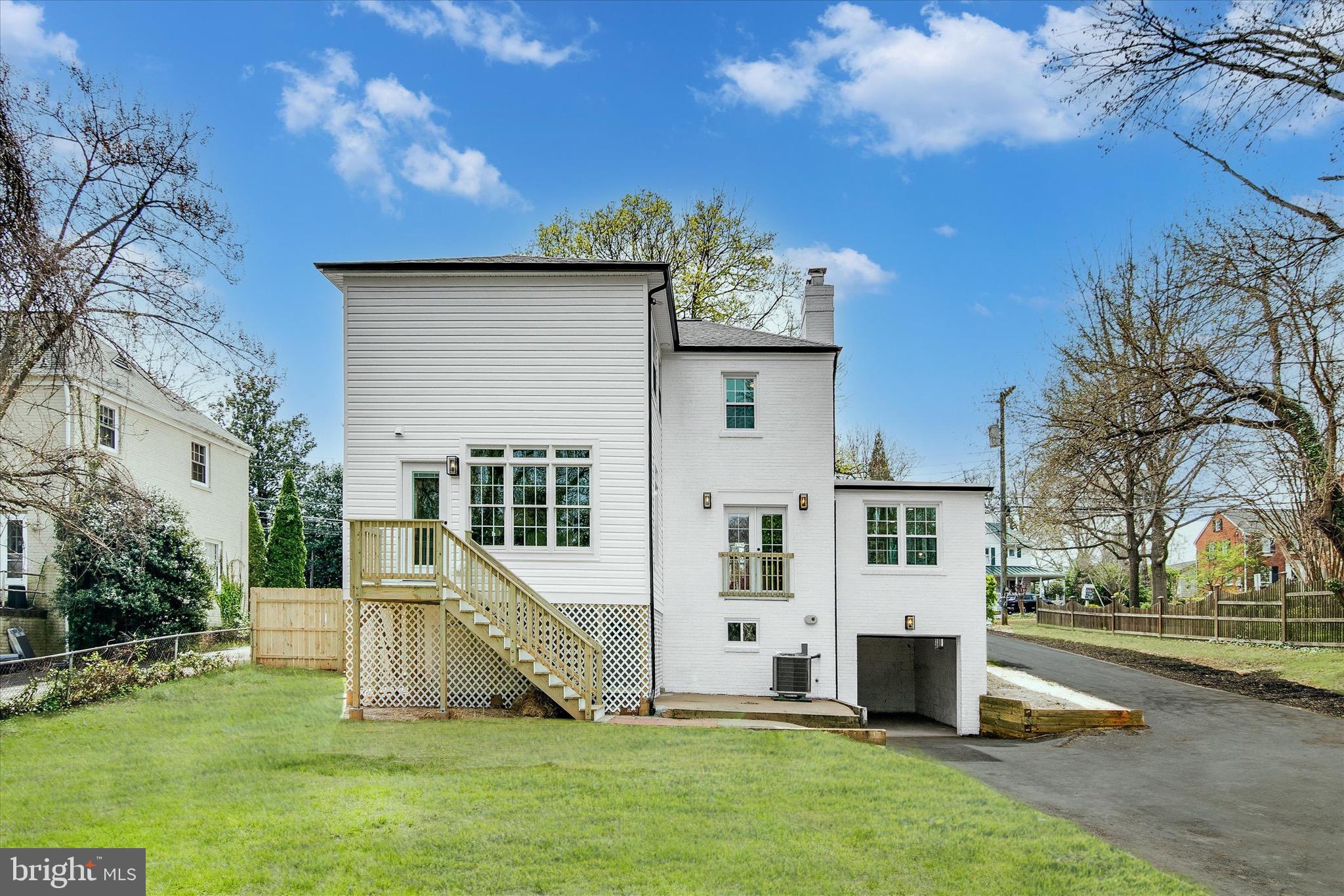 LAWTON MANOR - Residential