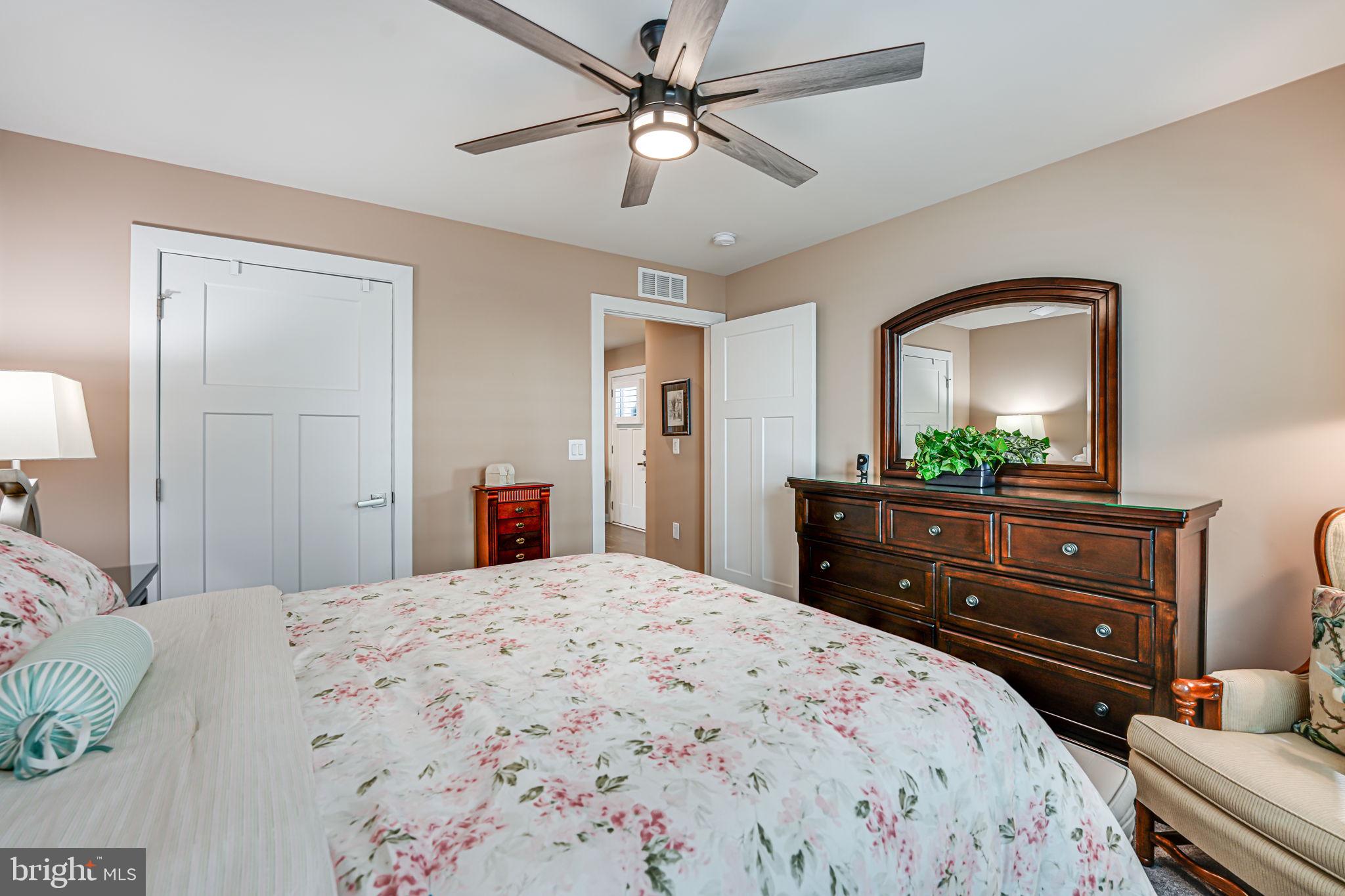 REGENCY AT CHANCELLORSVILLE NORTH - Residential