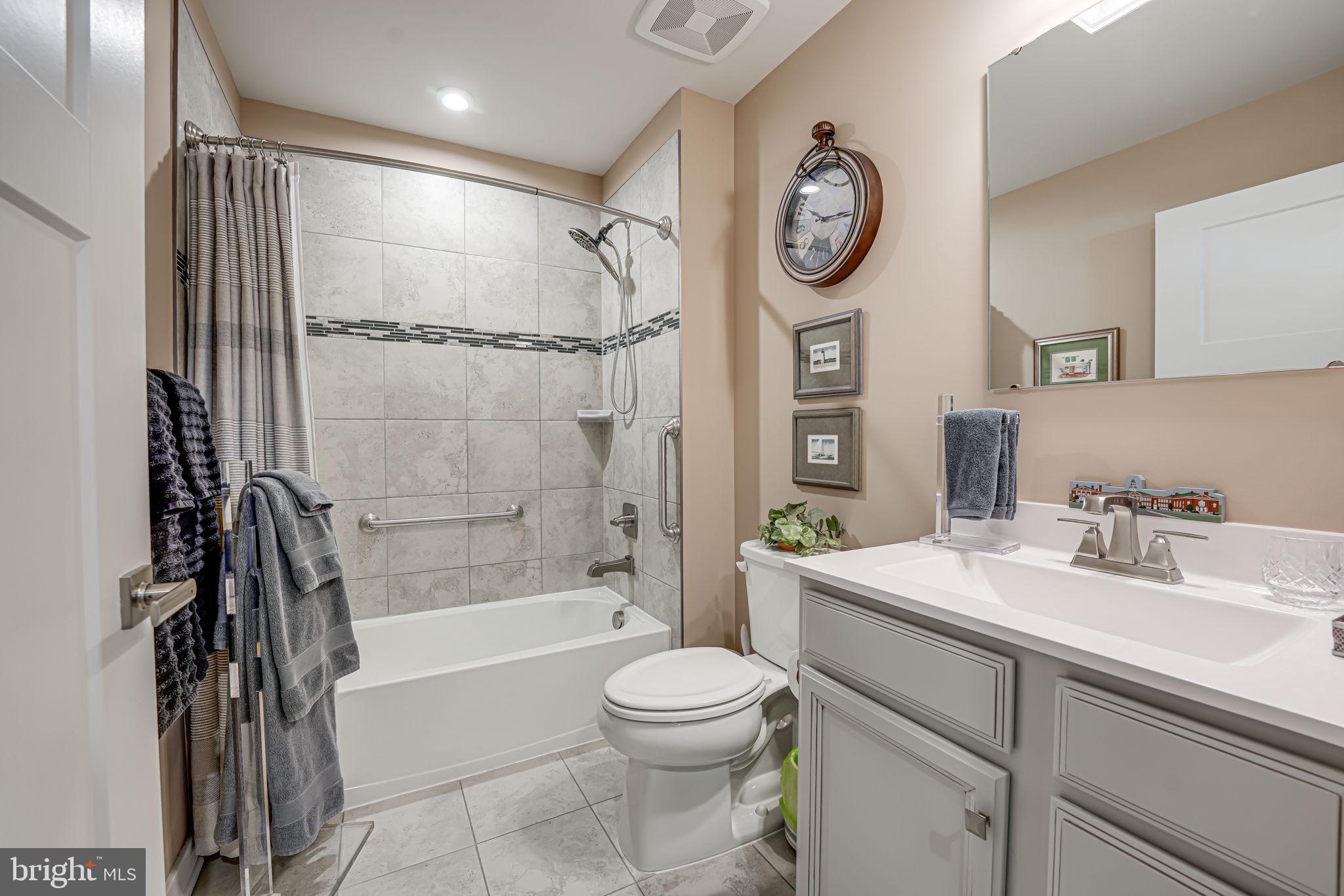 REGENCY AT CHANCELLORSVILLE NORTH - Residential