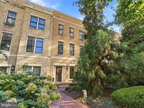 Photo of 1518 16th Court N, ARLINGTON, VA 22209 (MLS # VAAR2081190)