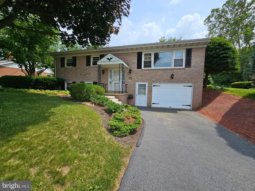 Photo of 3136 BOWMAN RD, LANCASTER, PA 17601 (MLS # PALA2036690)