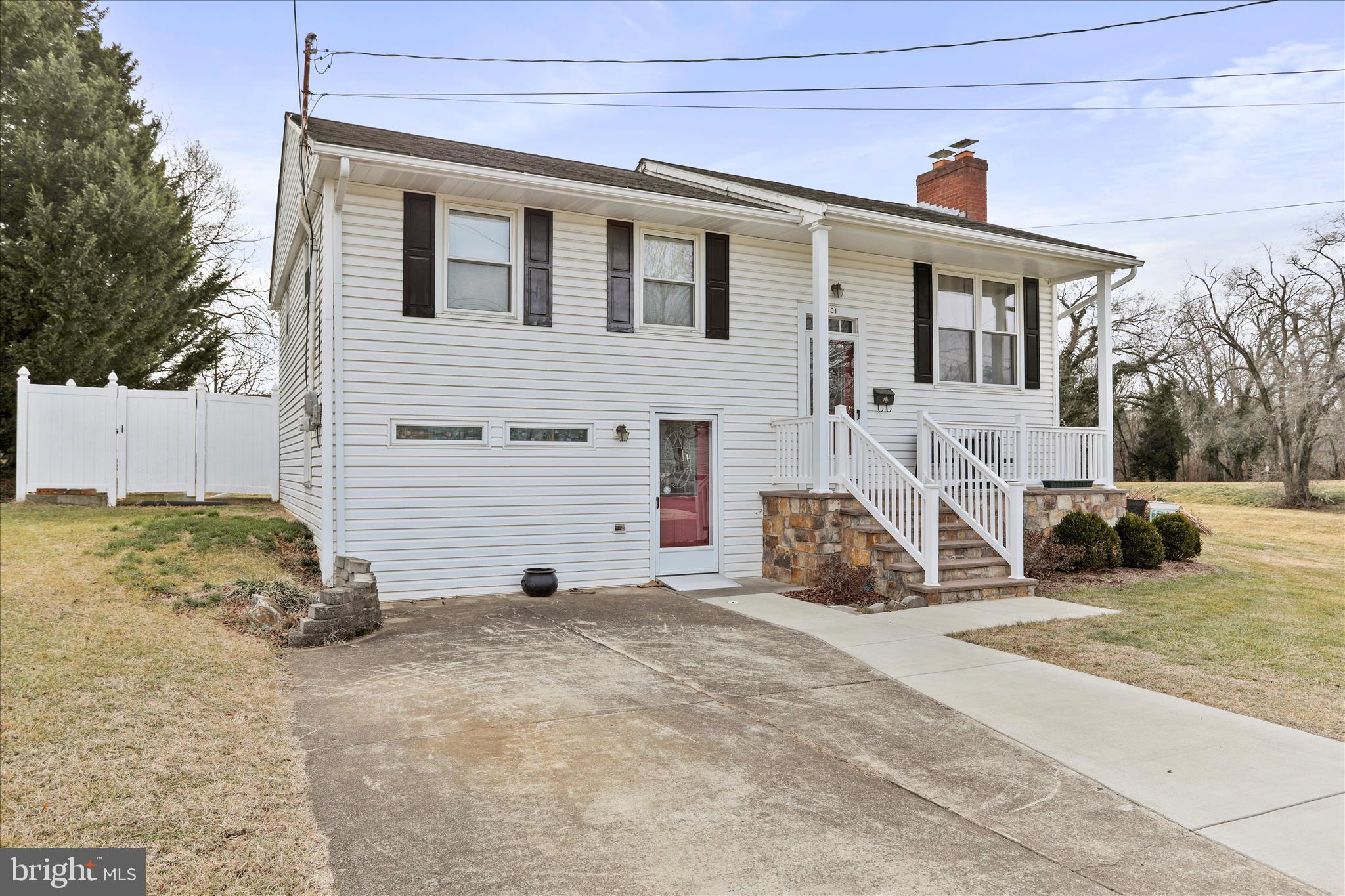 601 HOLLINGSWORTH DRIVE