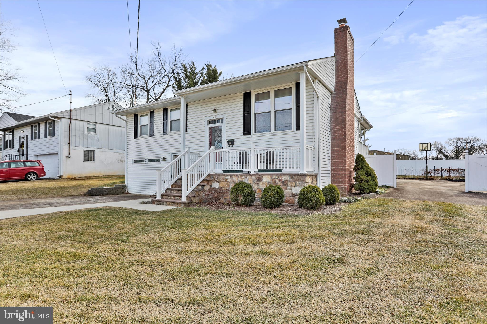 601 HOLLINGSWORTH DRIVE