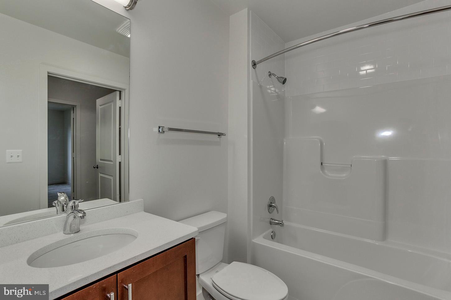 905 JACKSON - Residential Lease