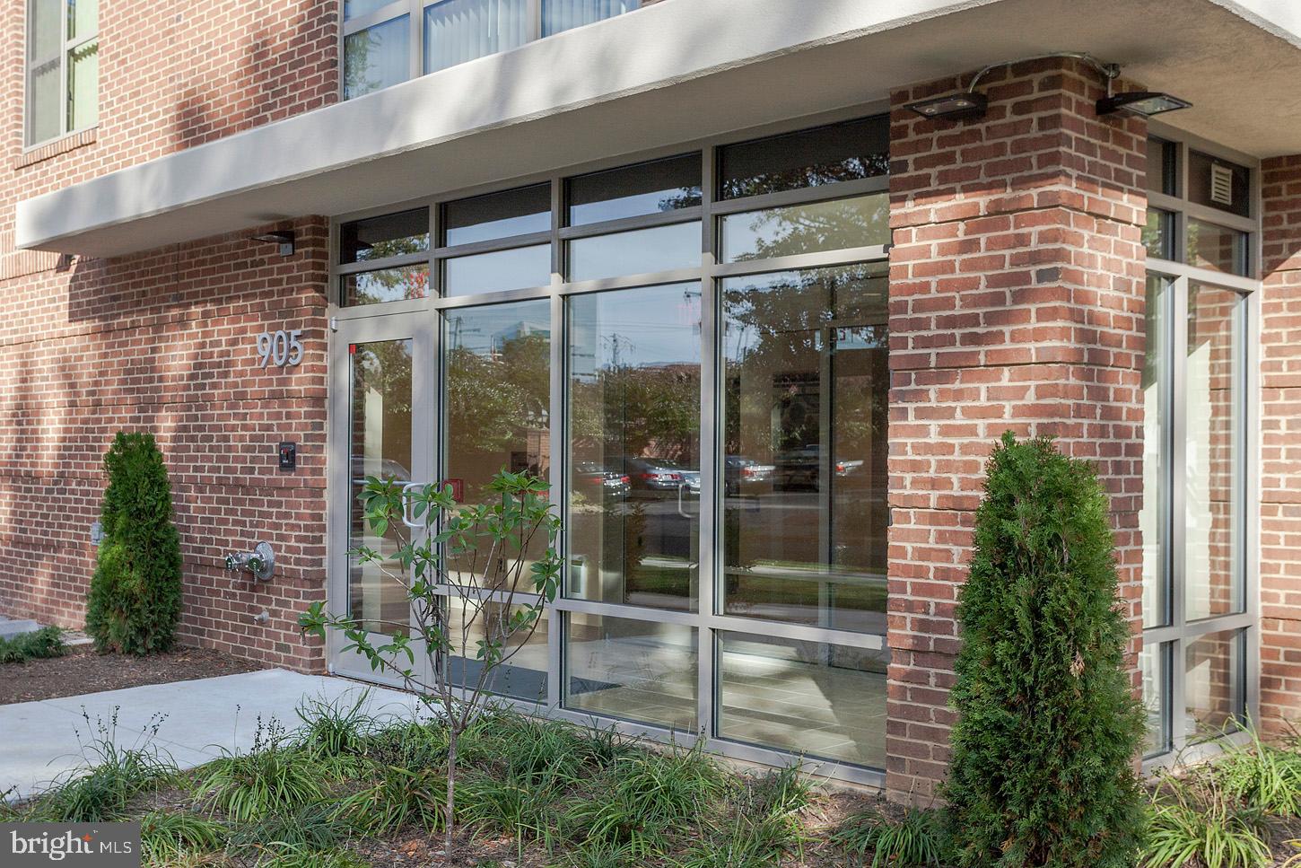 905 JACKSON - Residential Lease