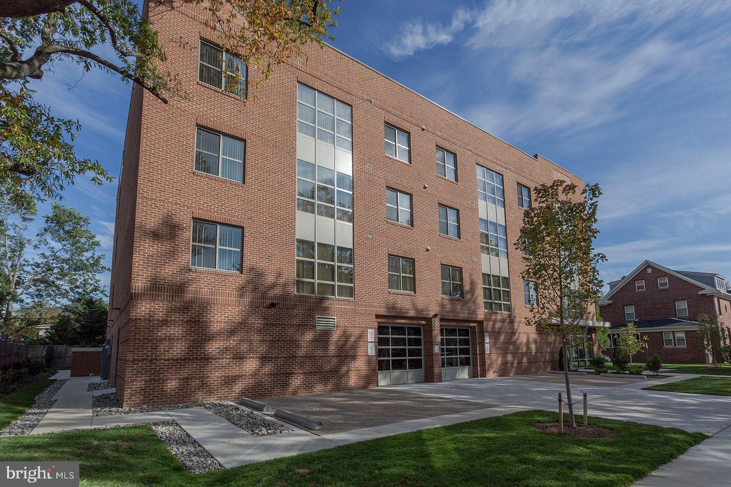 905 JACKSON - Residential Lease