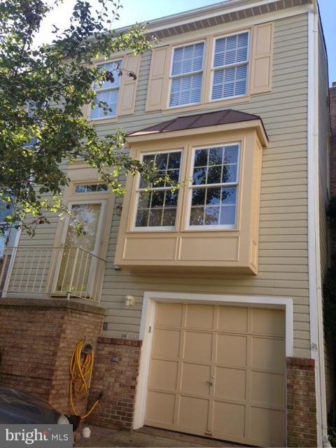 HERNDON WOODS - Residential