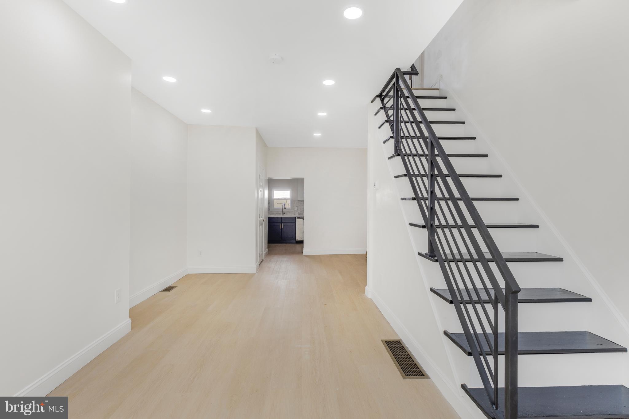 DICKINSON NARROWS - Residential