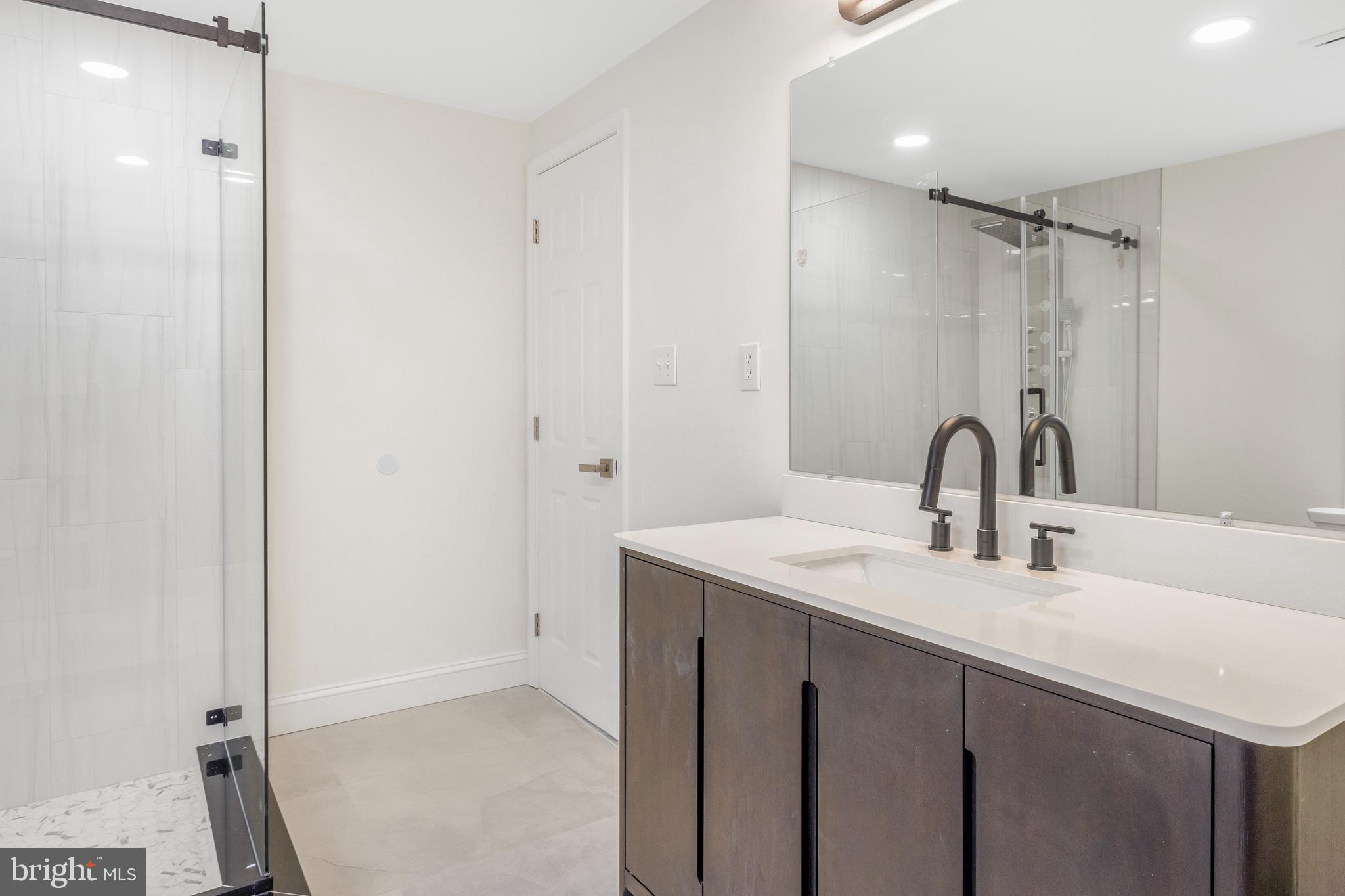 DICKINSON NARROWS - Residential