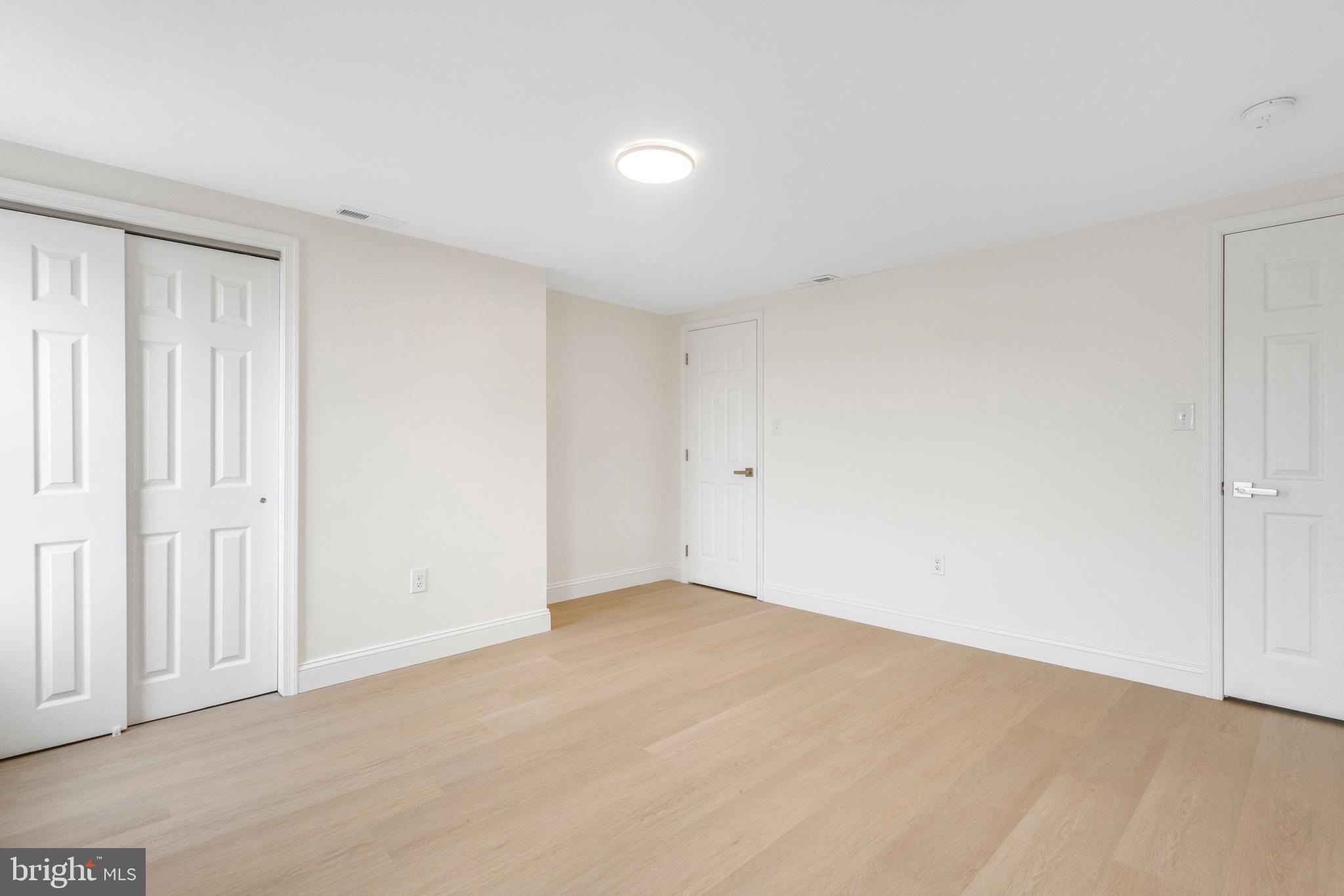 DICKINSON NARROWS - Residential