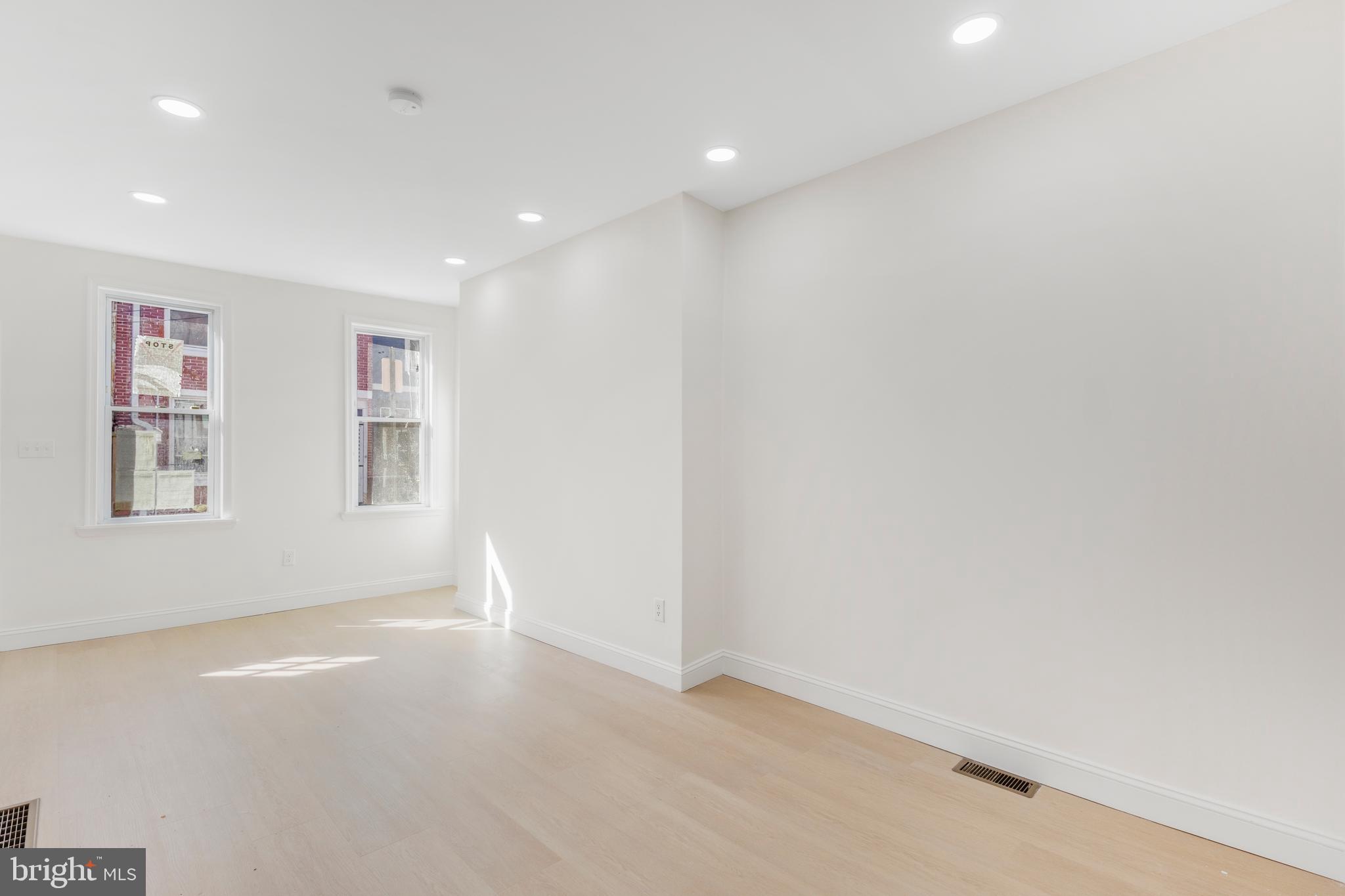 DICKINSON NARROWS - Residential