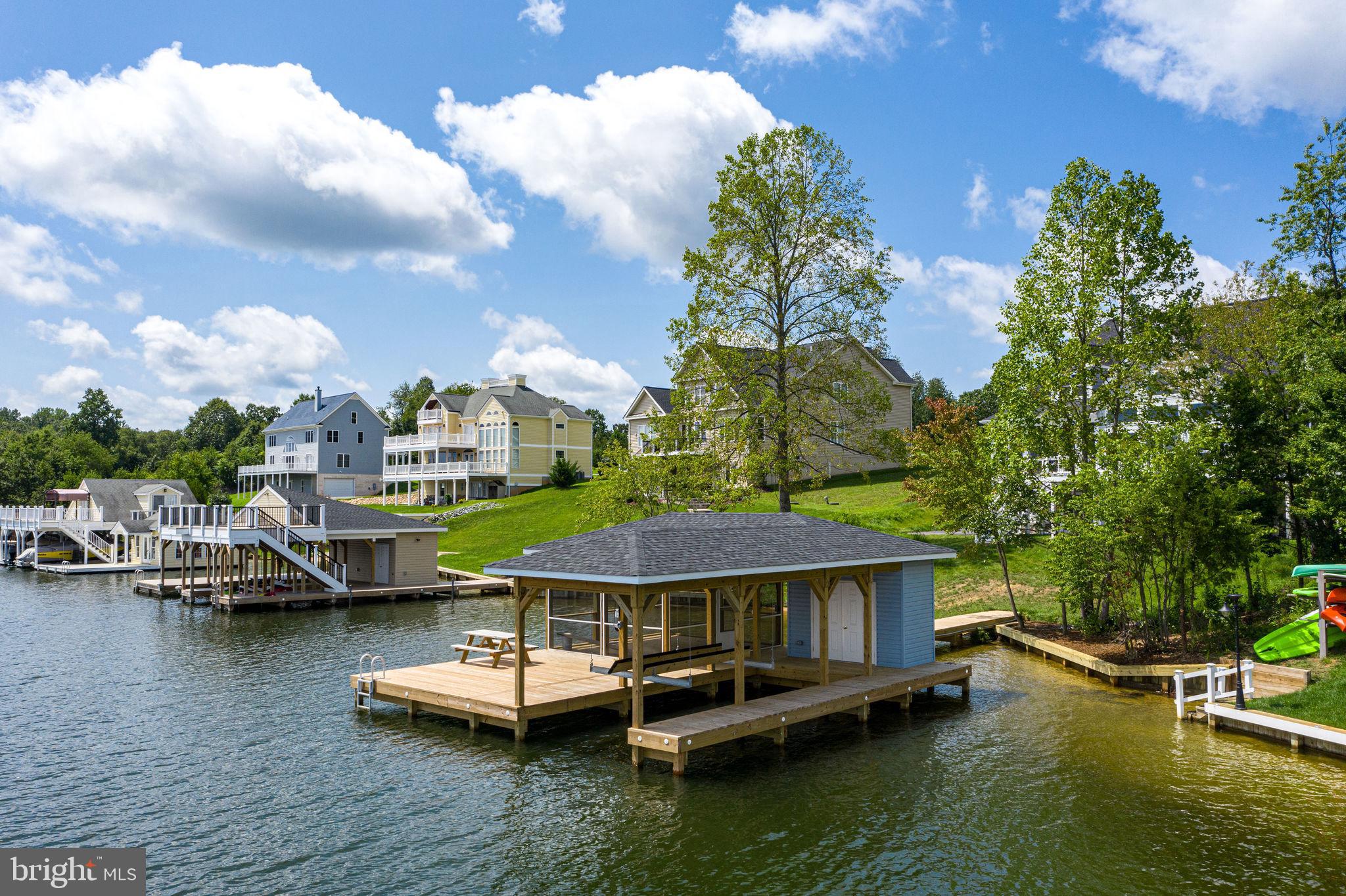 ROCK ISLAND LANDING - Residential