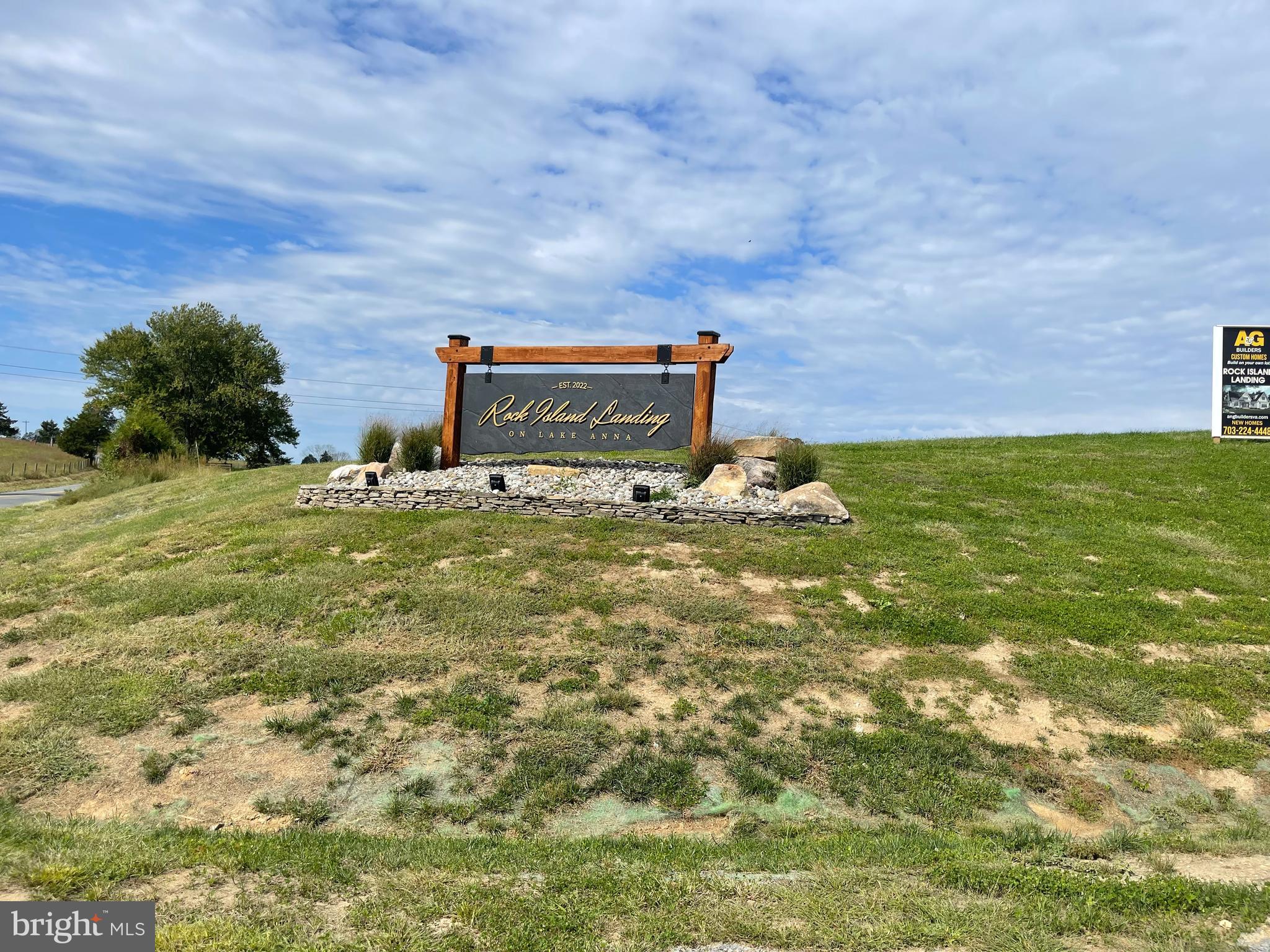 ROCK ISLAND LANDING - Residential