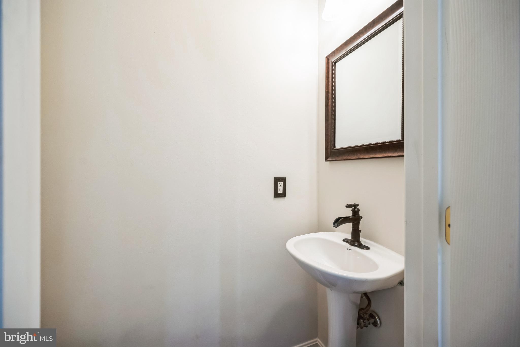 WELLINGTON MANOR - Residential