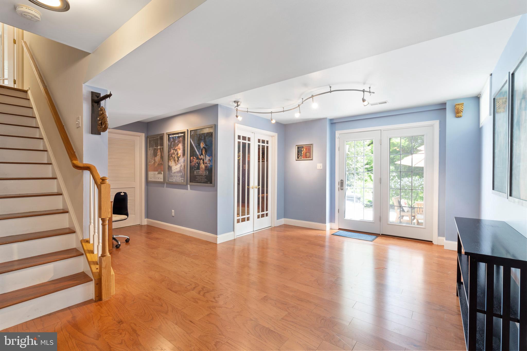 RIVERWALK - Residential