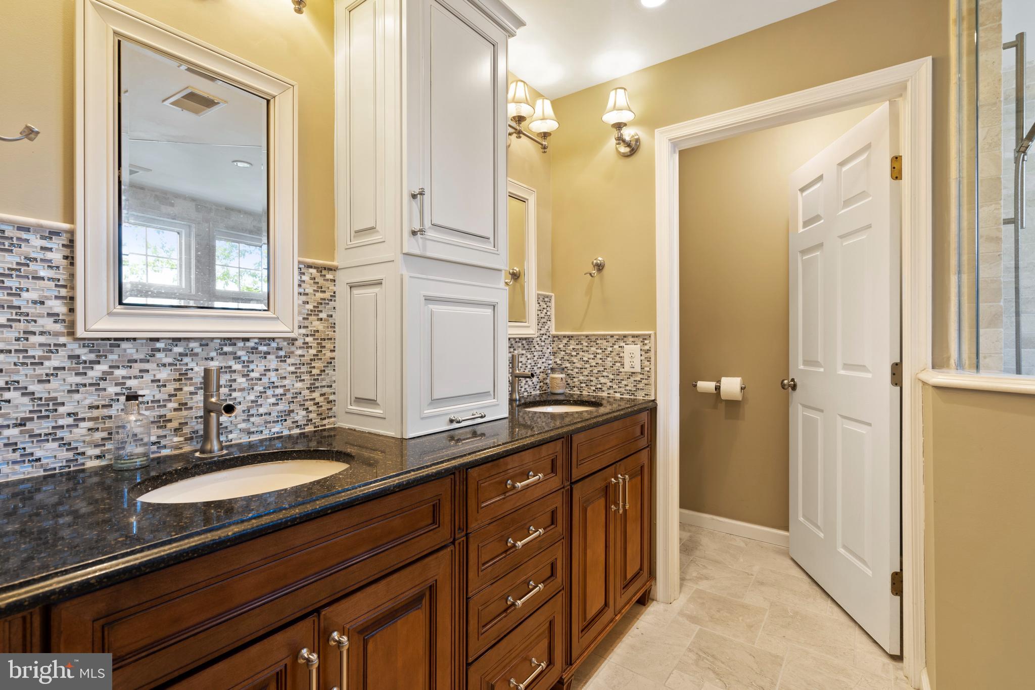 RIVERWALK - Residential