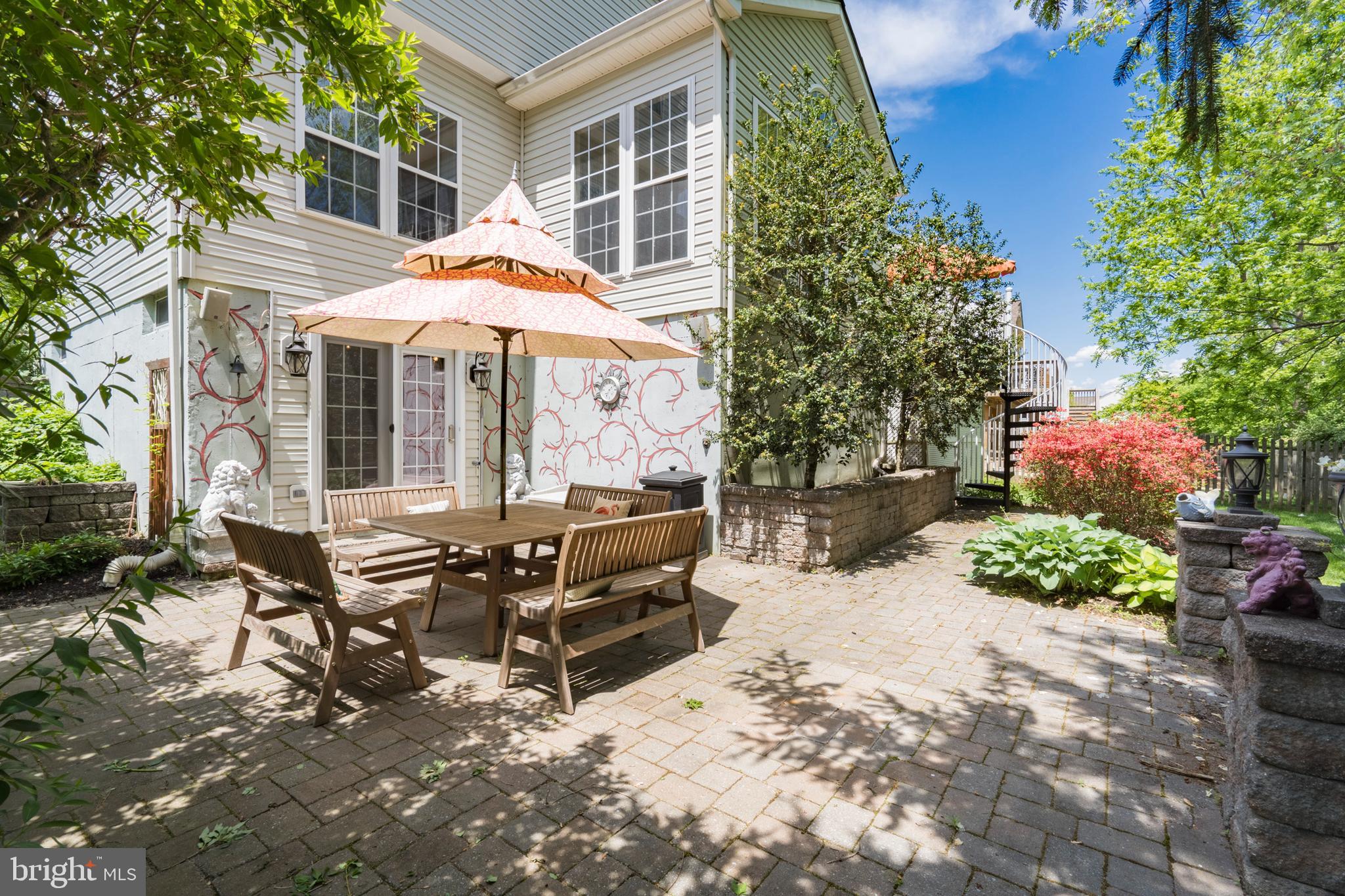 RIVERWALK - Residential