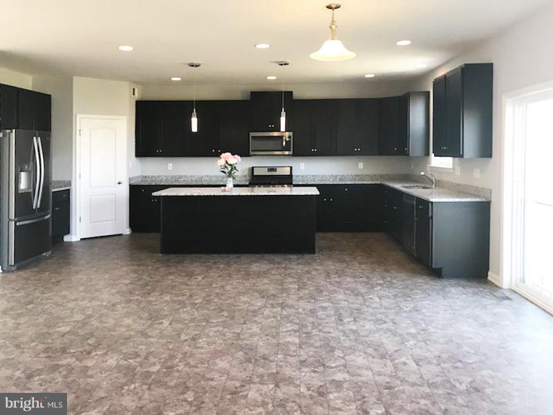 THE VILLAGE OF WASHINGTON TRAIL - Residential