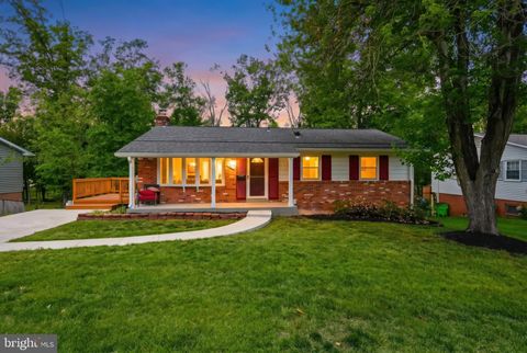 Photo of 7410 Roxbury Avenue, MANASSAS, VA 20109 (MLS # VAPW2120024)